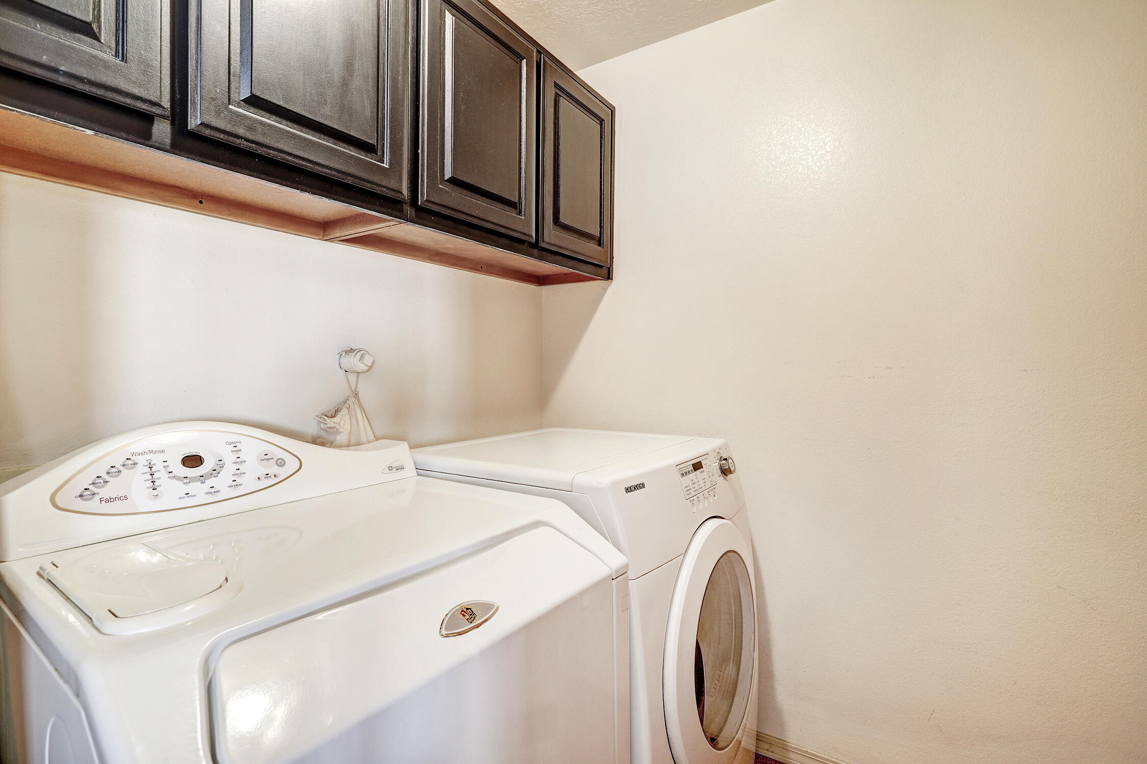 5411 La Colonia Drive NW