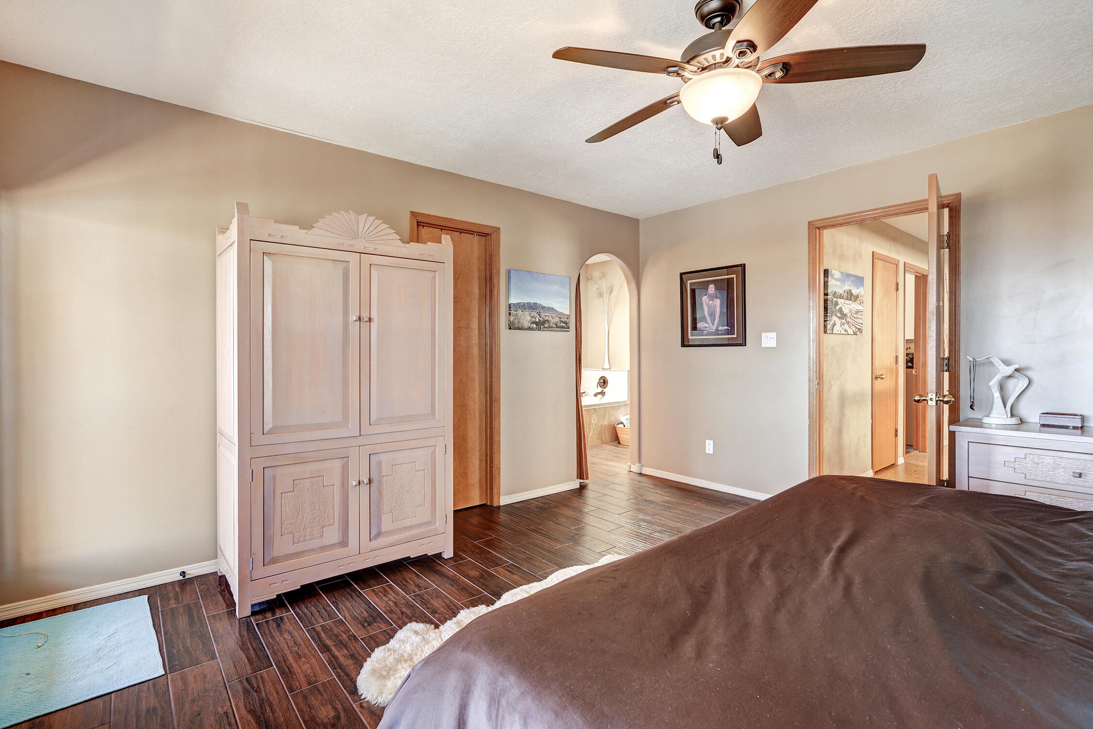 5411 La Colonia Drive NW