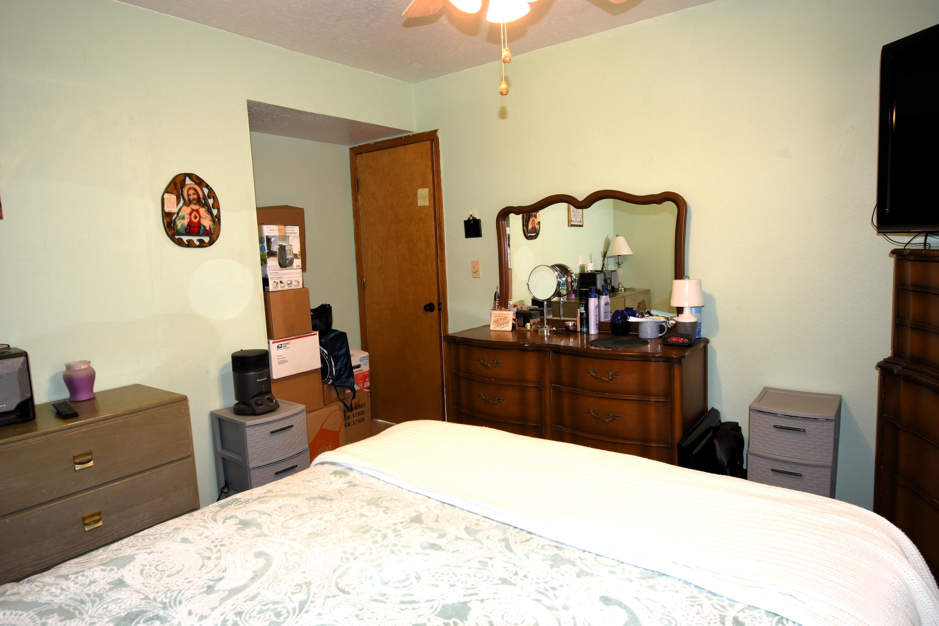 6916 Black Pine Place NE