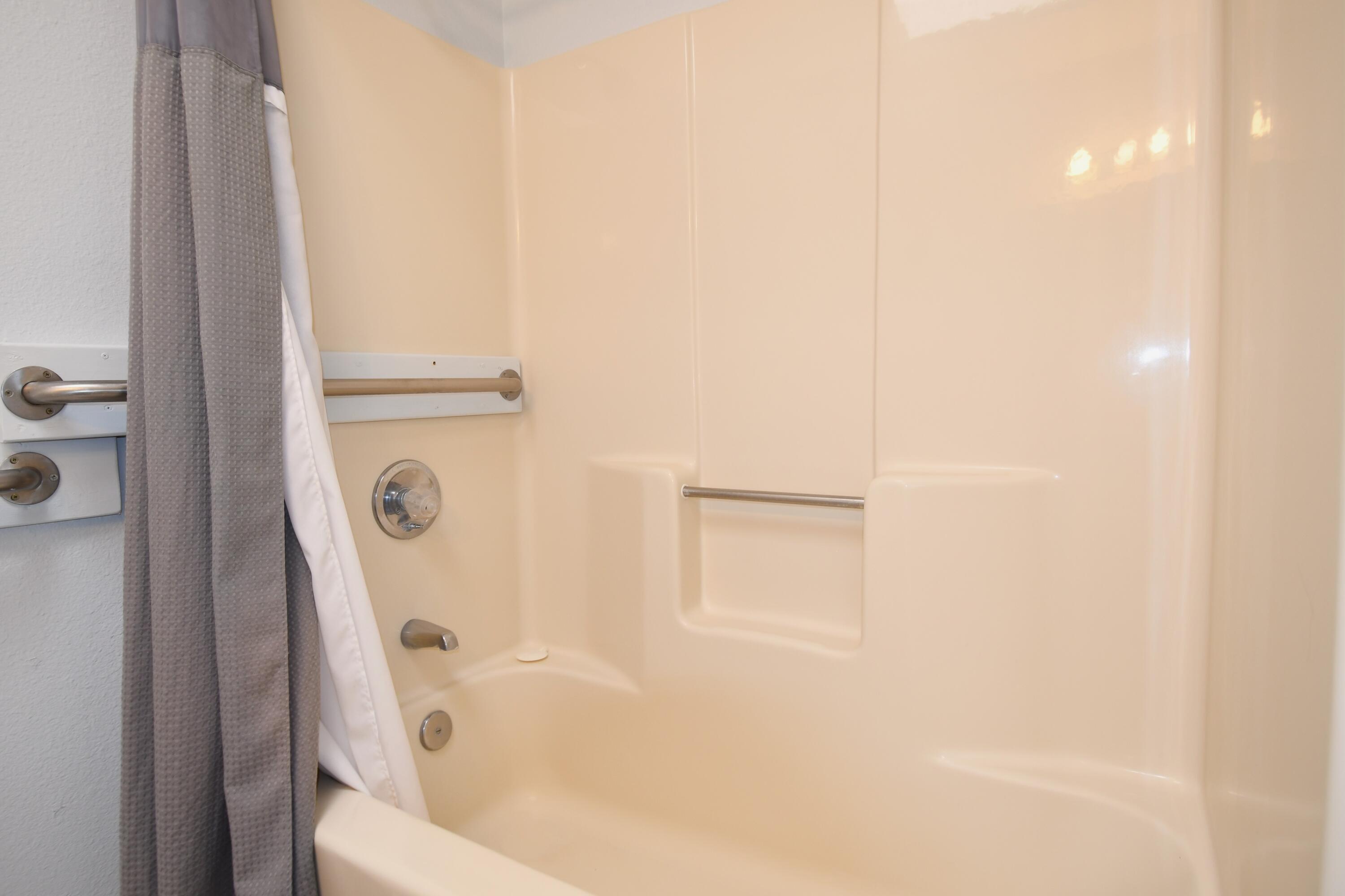 6916 Black Pine Place NE