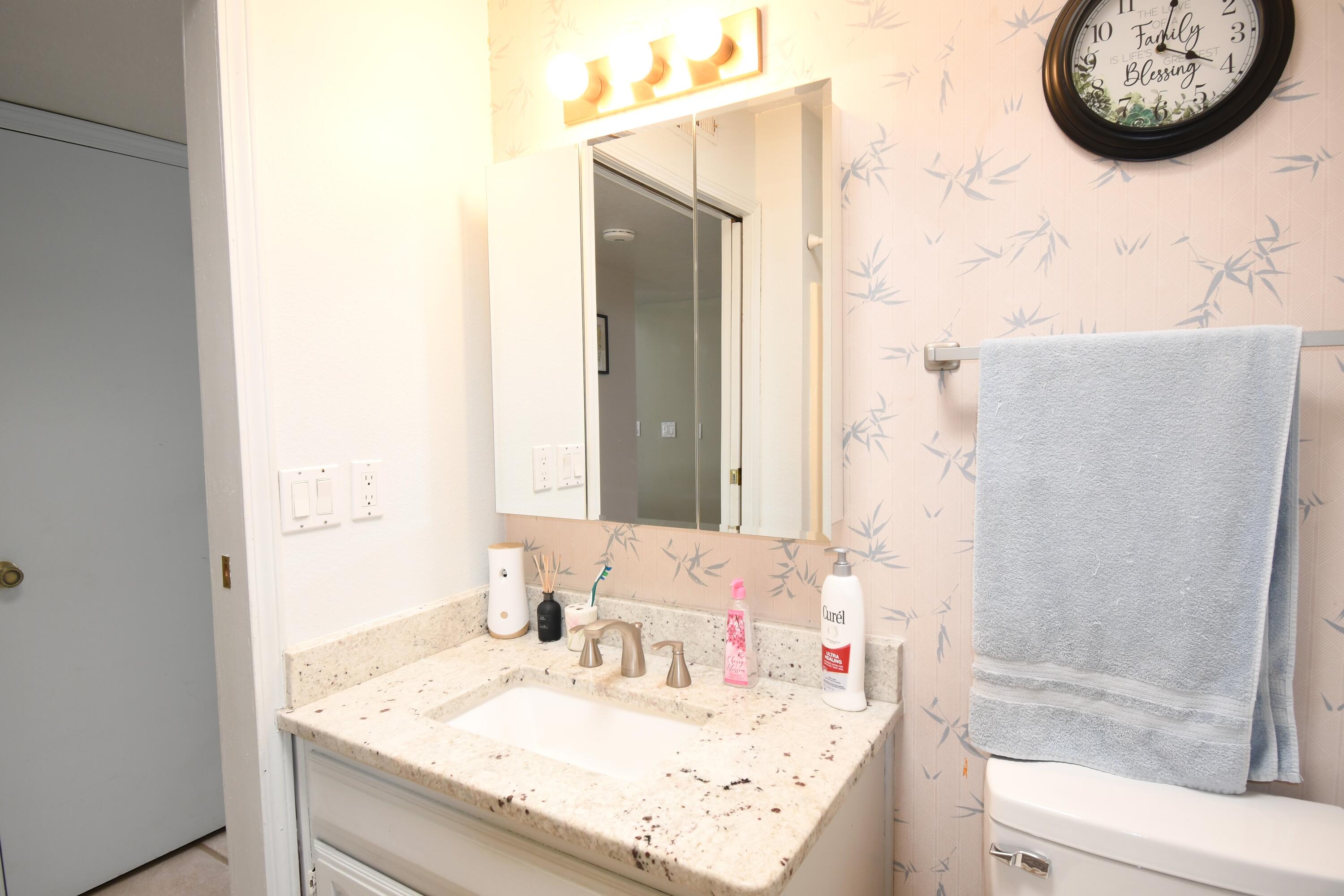 6916 Black Pine Place NE