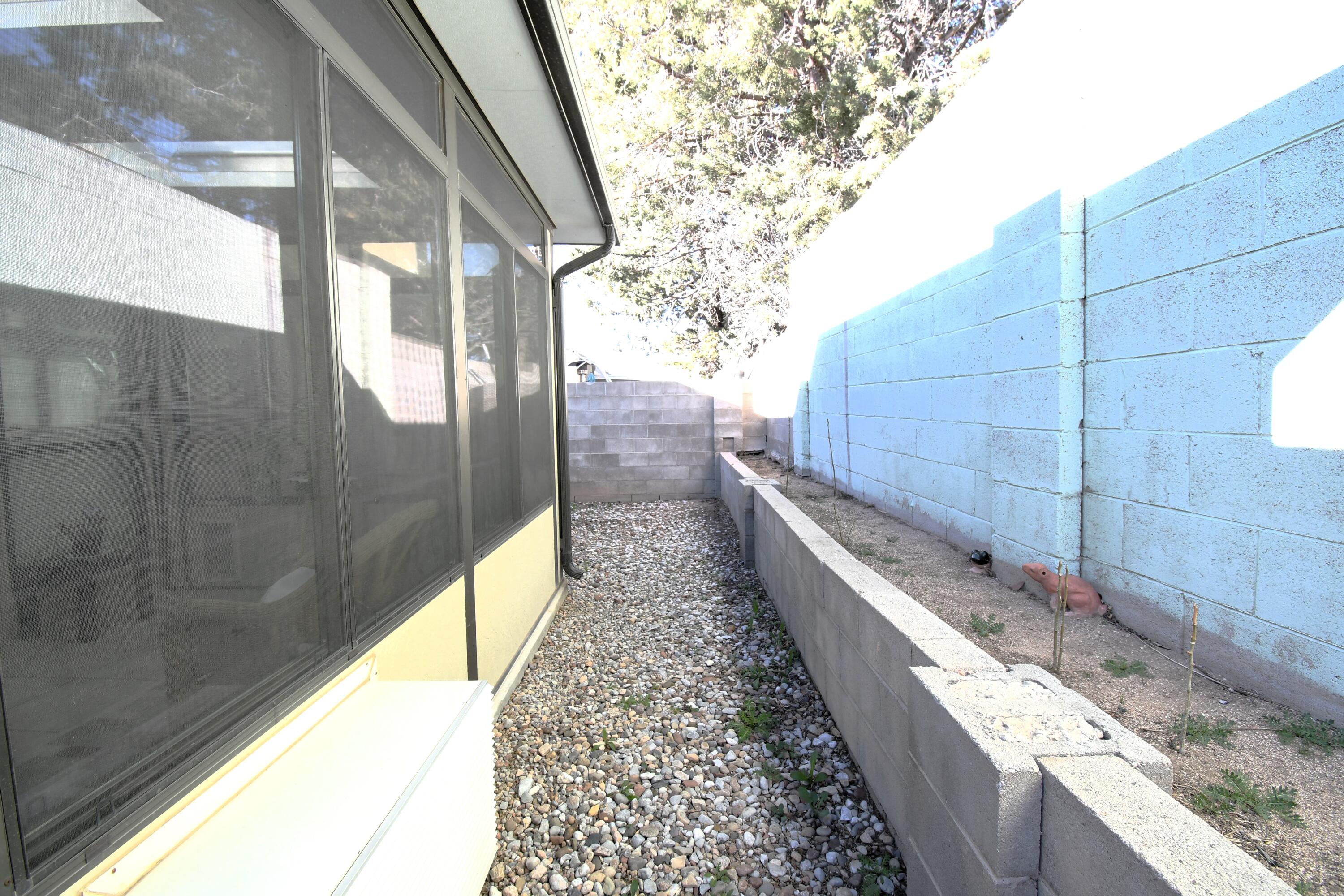 6916 Black Pine Place NE