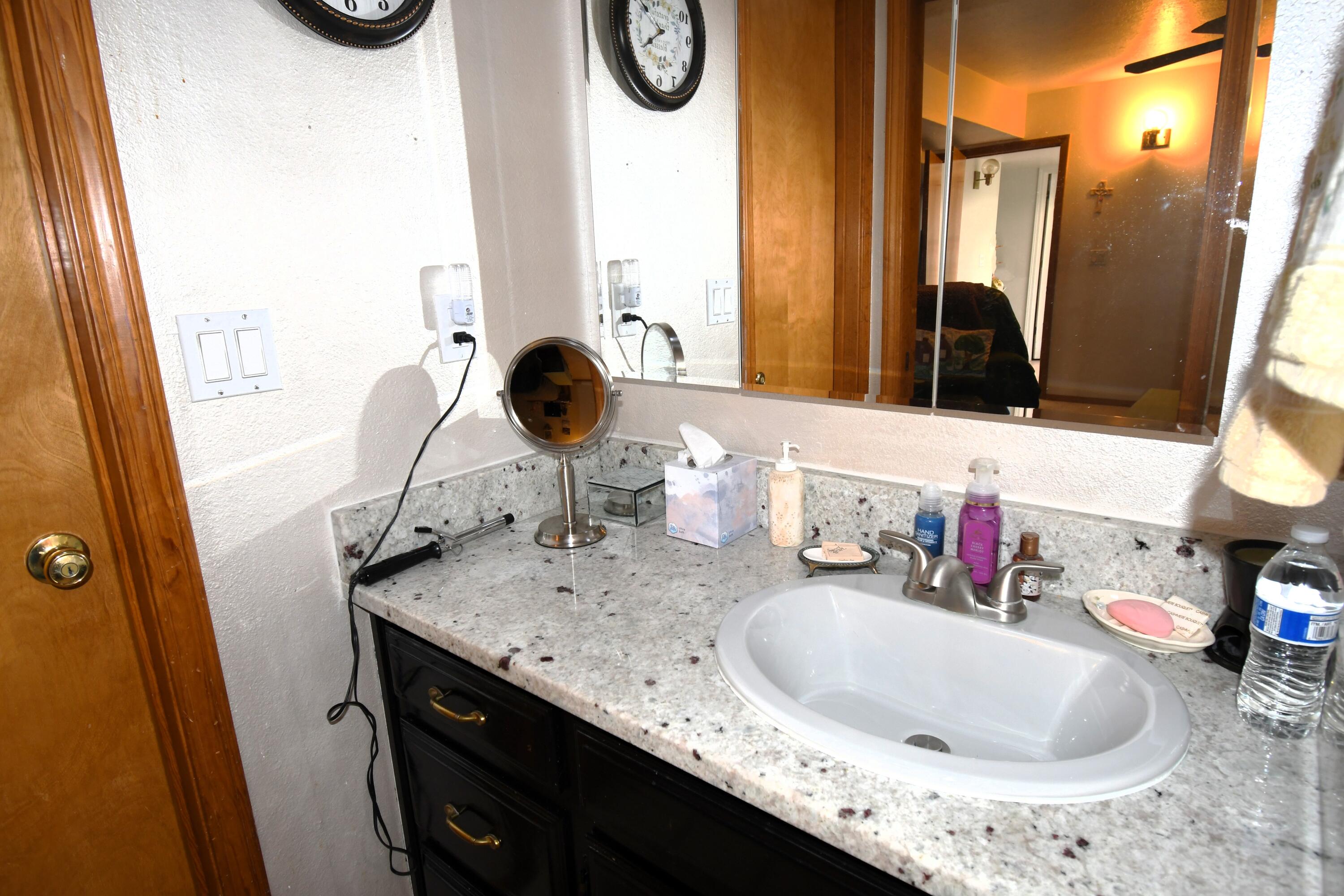 6916 Black Pine Place NE