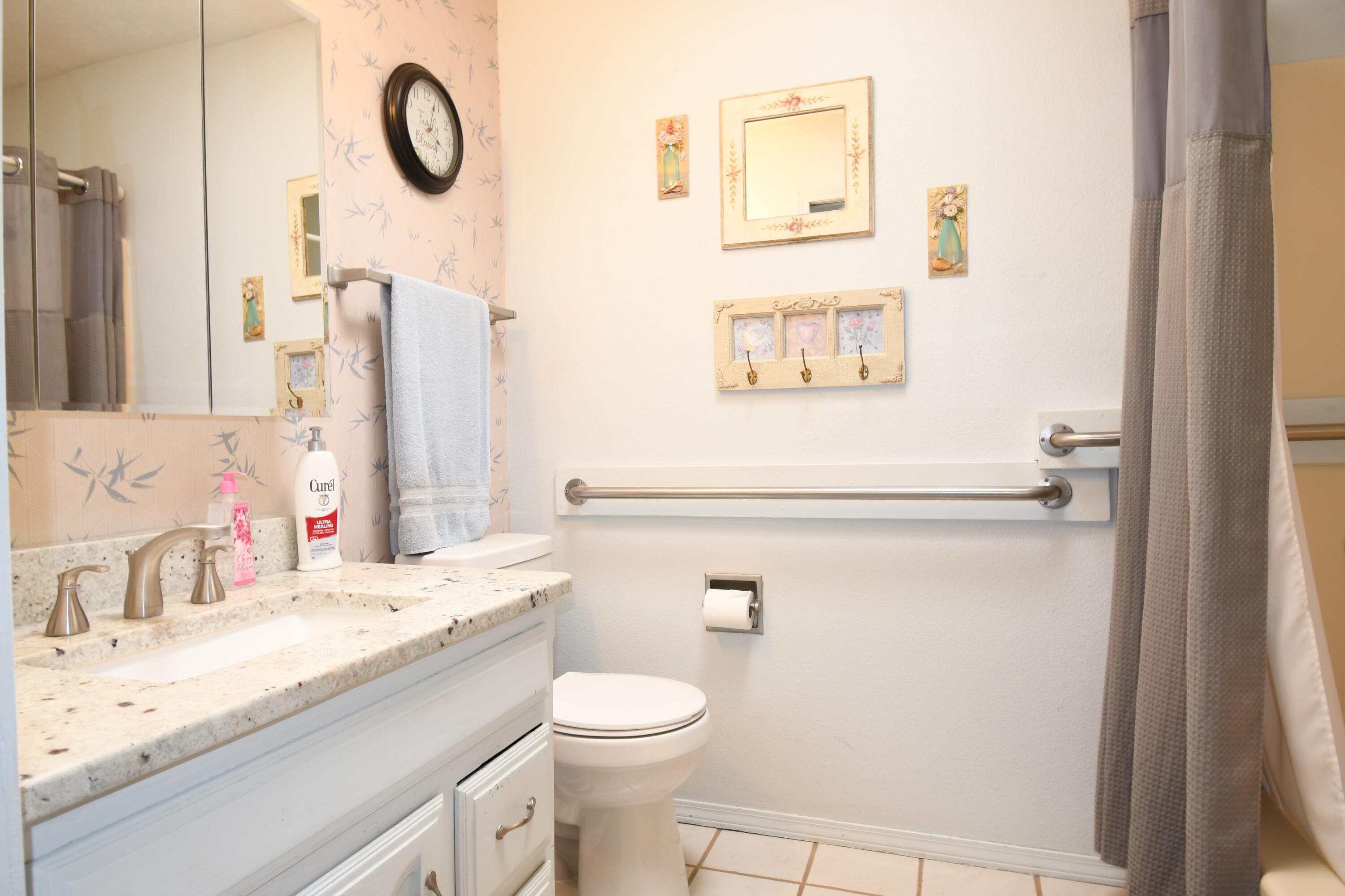 6916 Black Pine Place NE