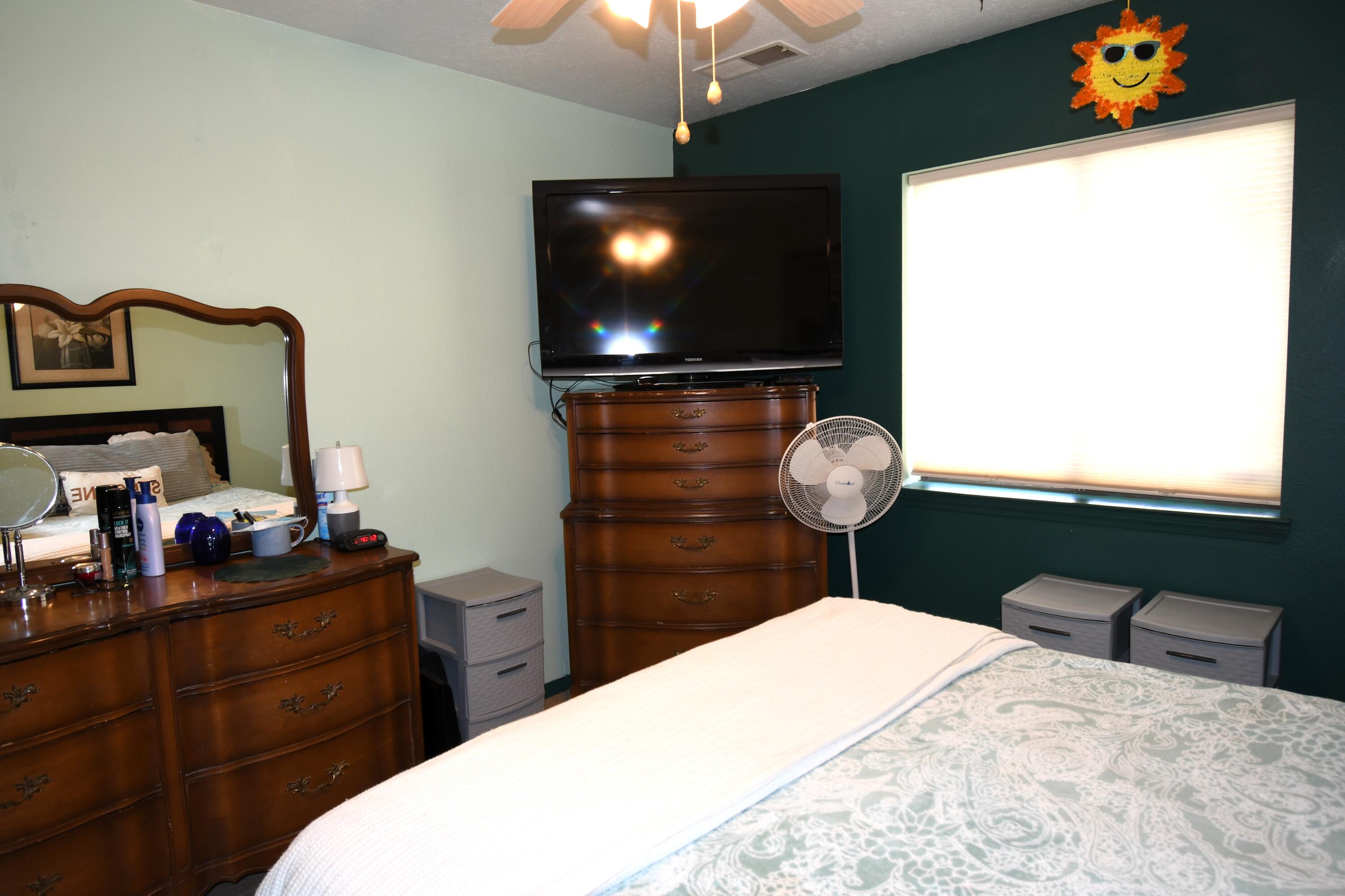 6916 Black Pine Place NE