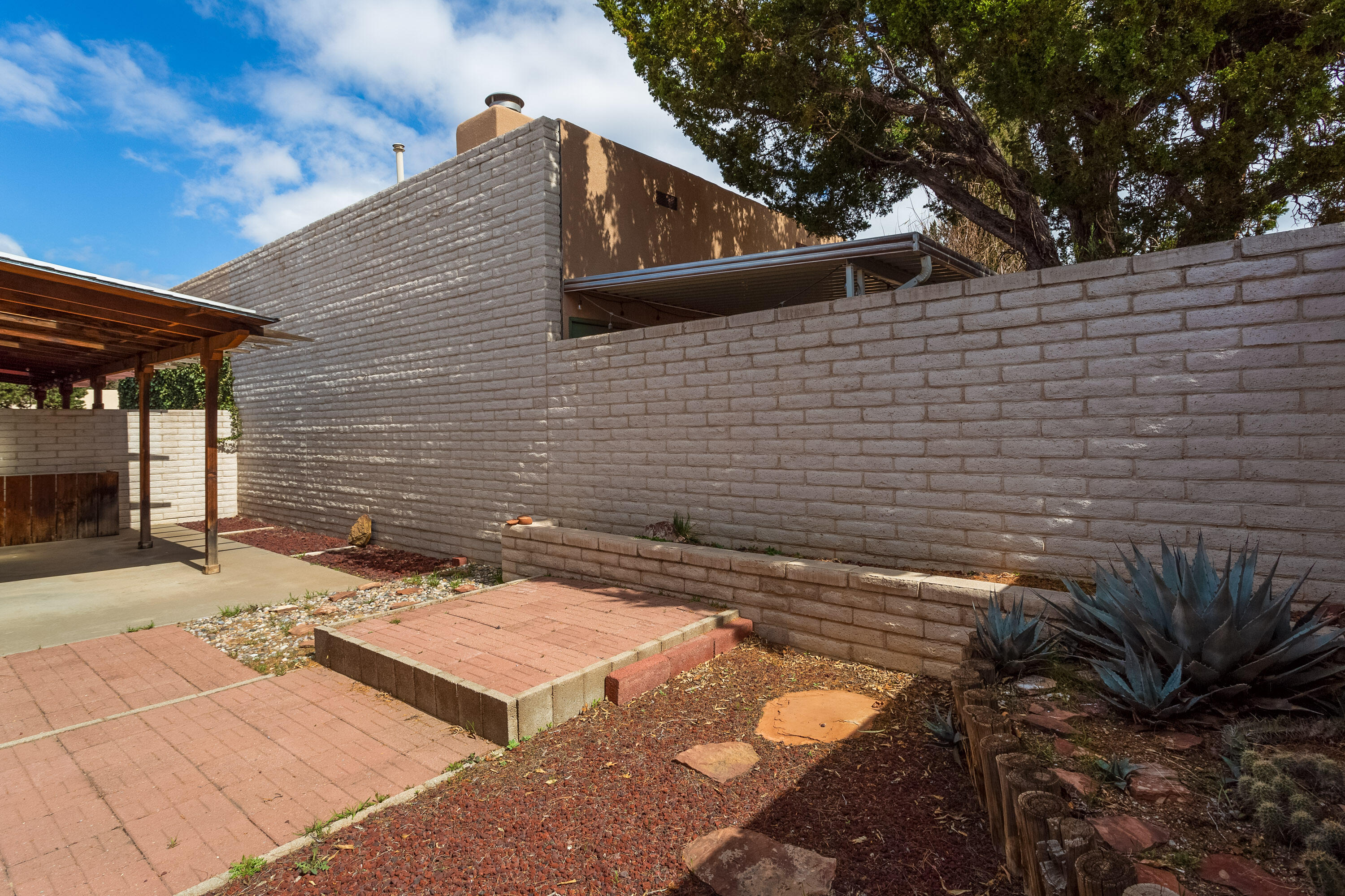 3020 Jardin Plaza NE