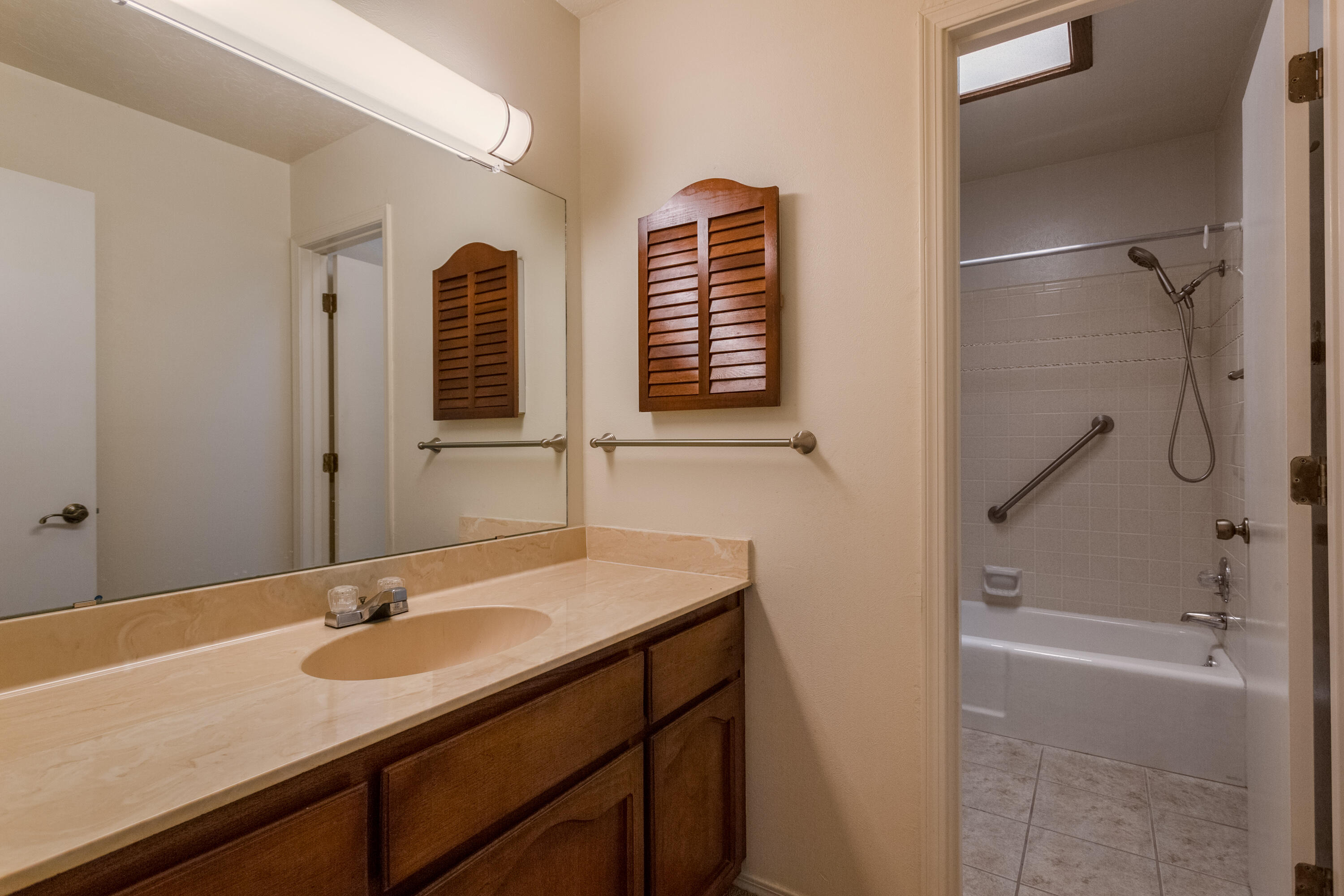 3020 Jardin Plaza NE
