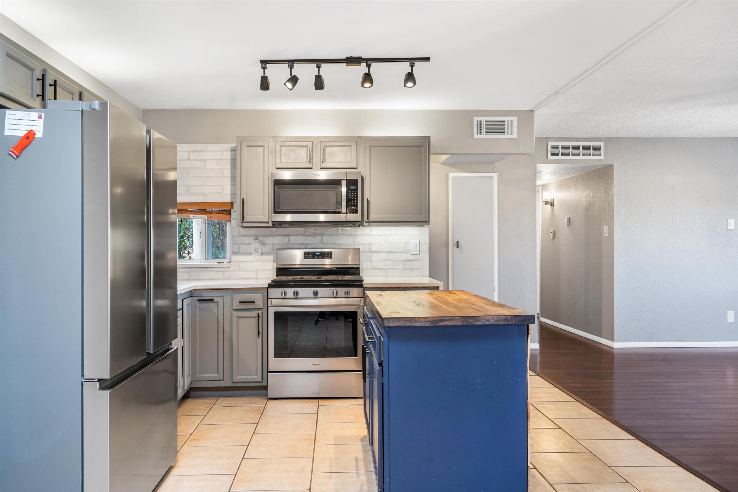 5717 Ave La Mirada NW