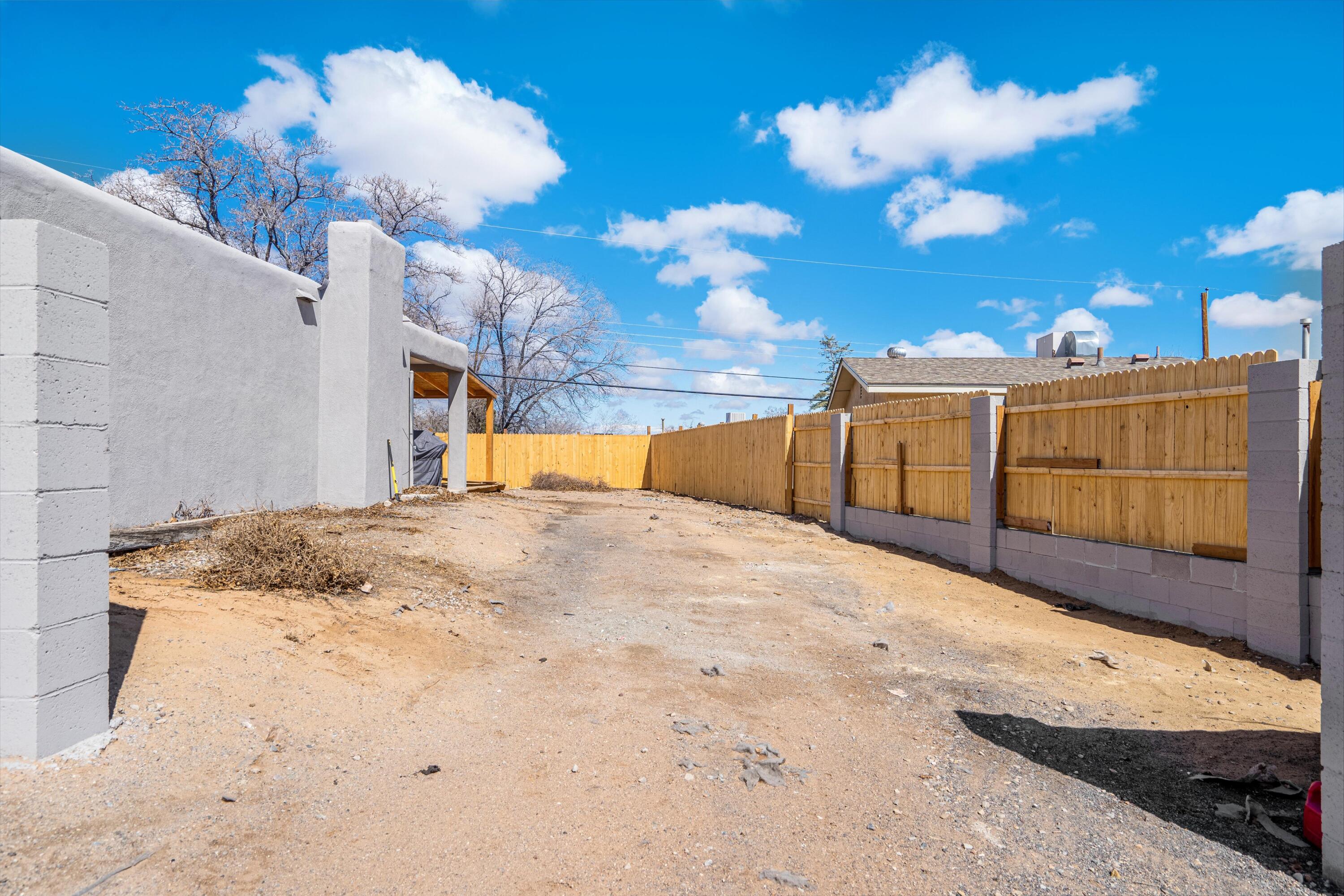 5717 Ave La Mirada NW