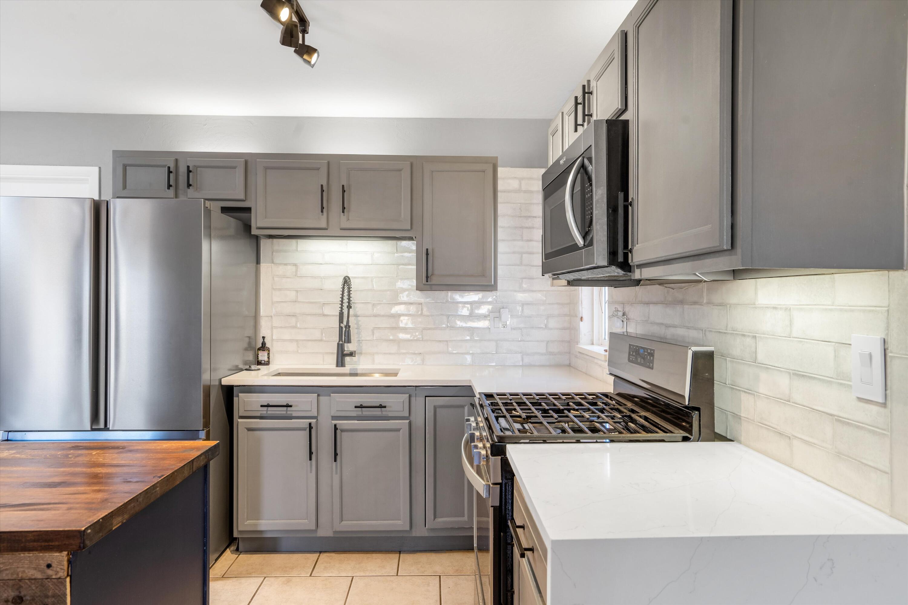 5717 Ave La Mirada NW