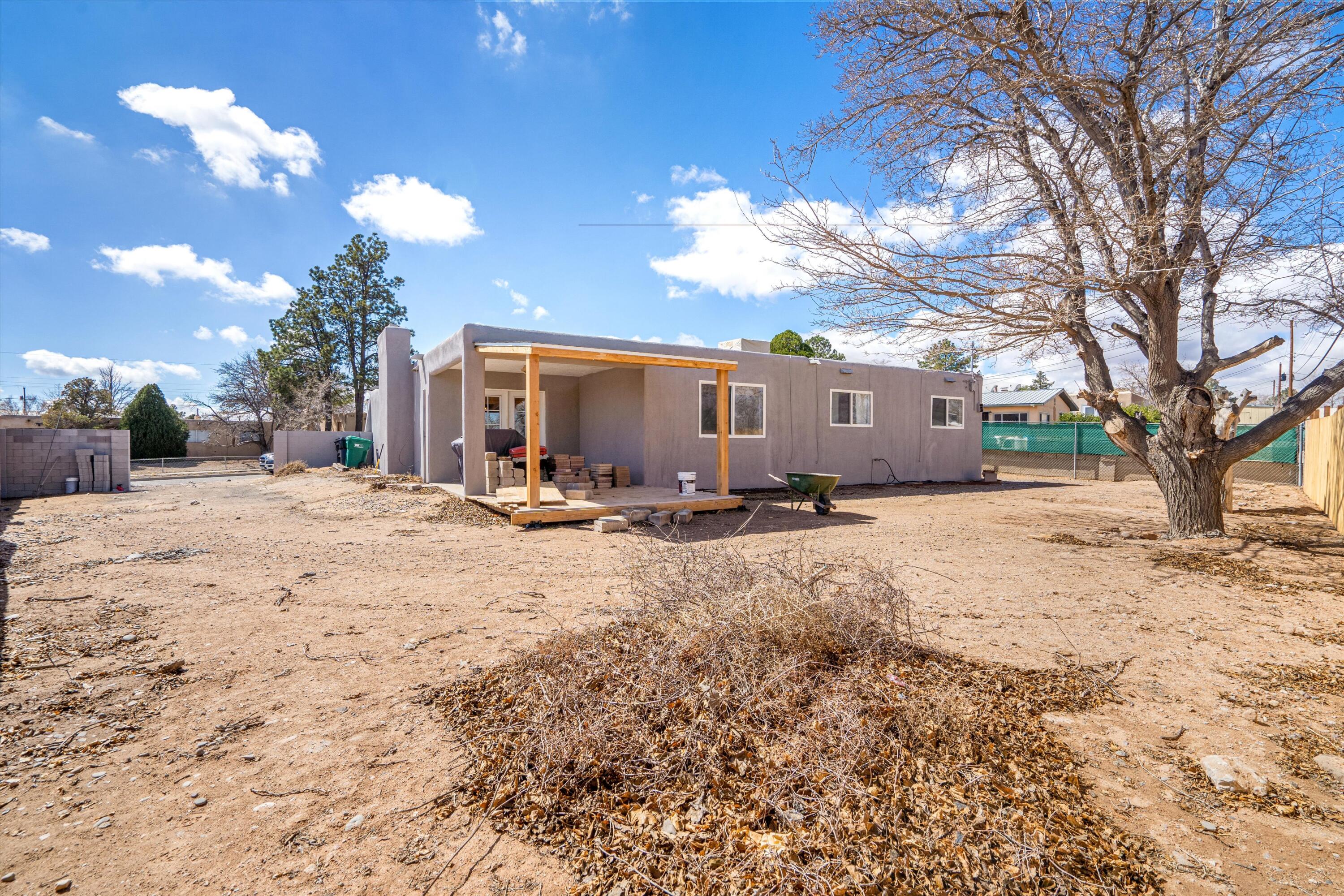 5717 Ave La Mirada NW