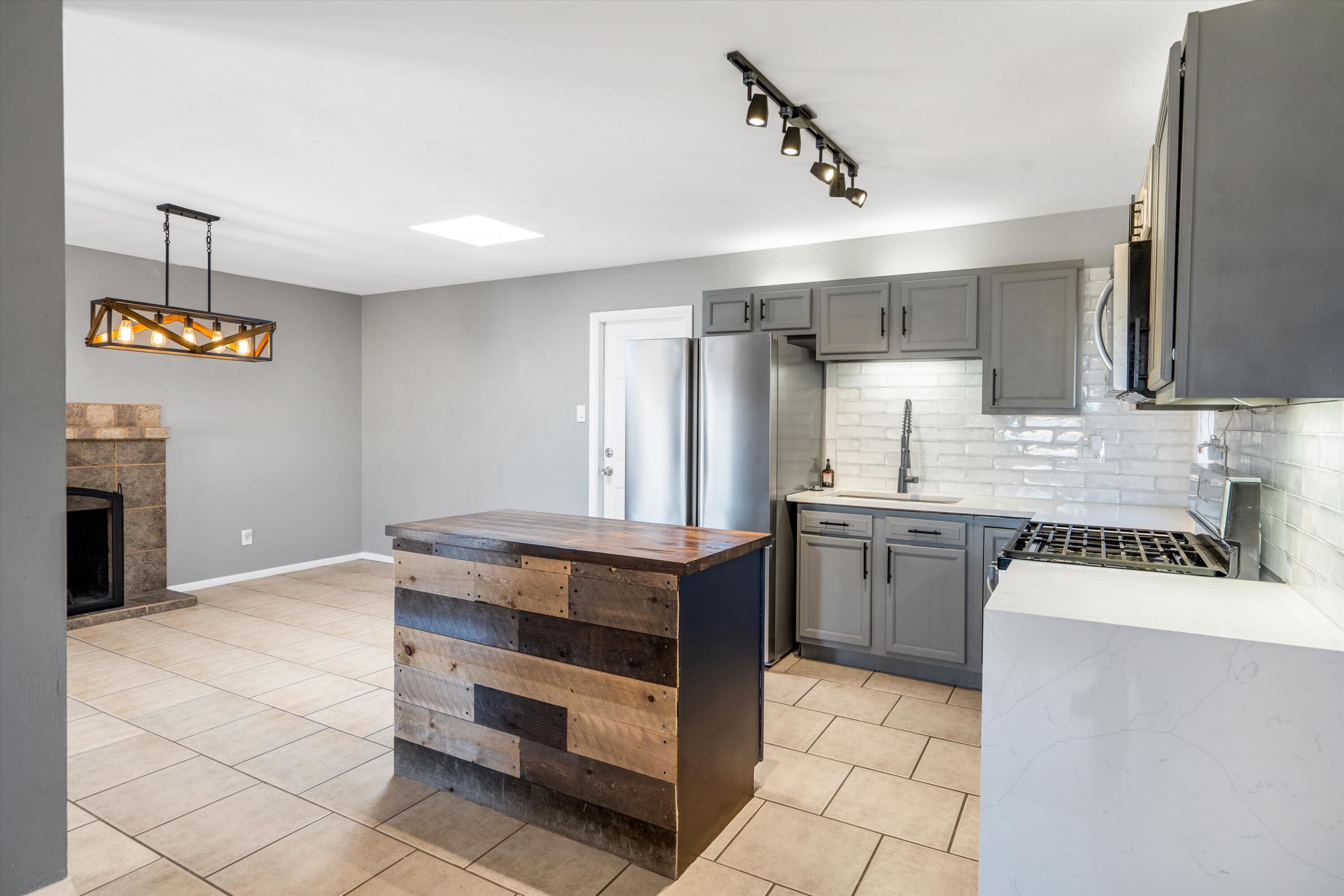 5717 Ave La Mirada NW