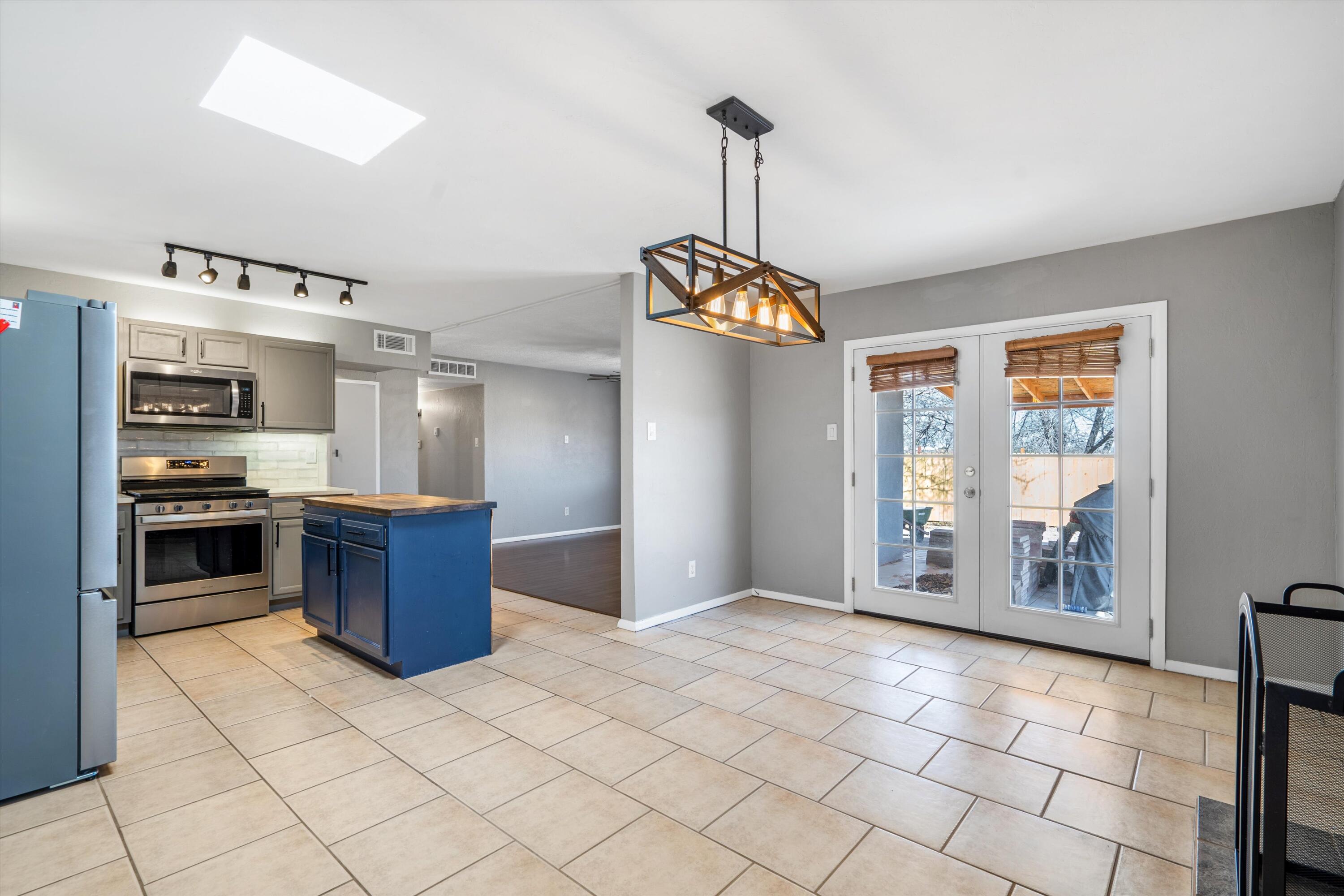 5717 Ave La Mirada NW