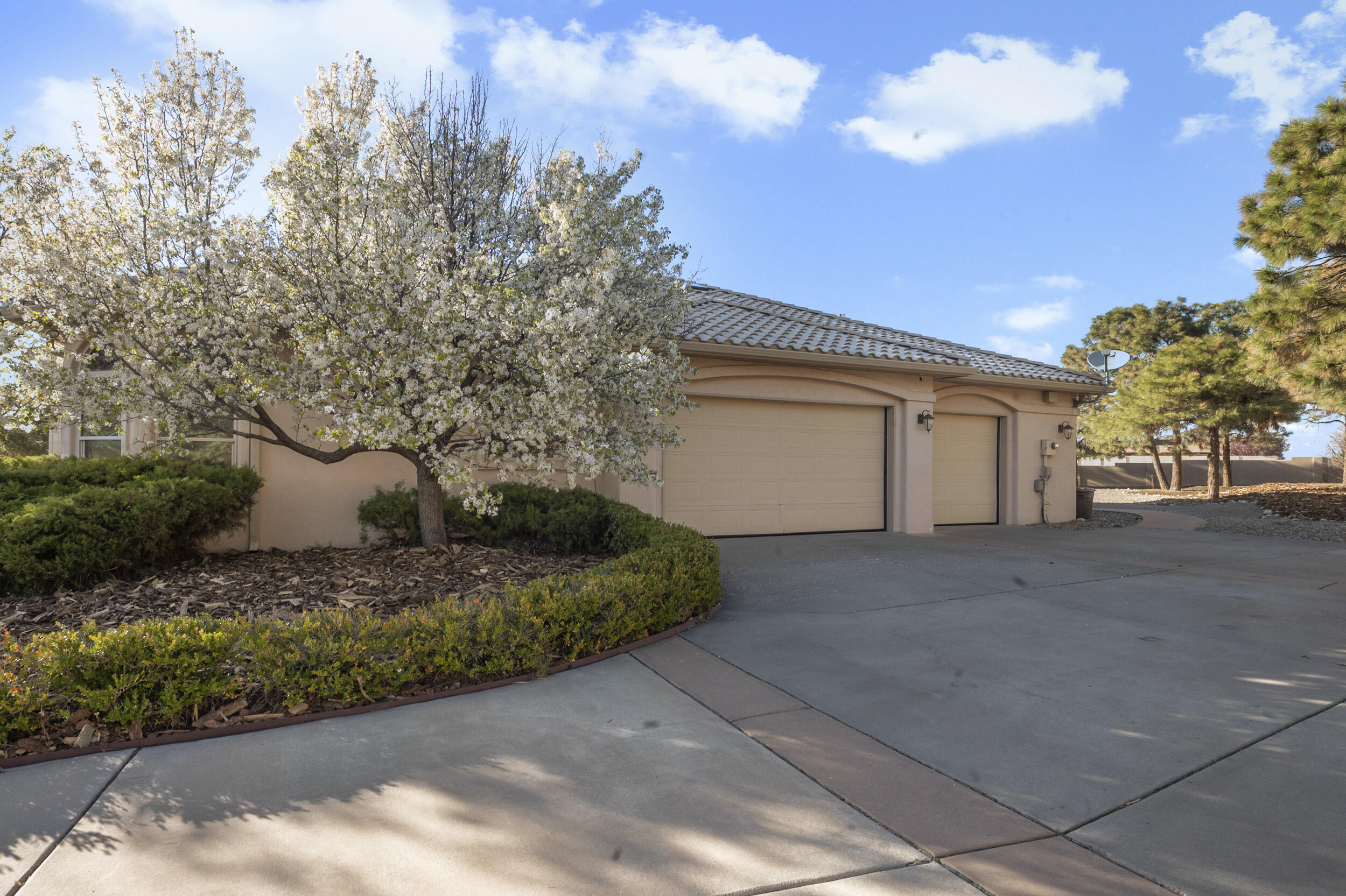 7301 Venice Avenue NE