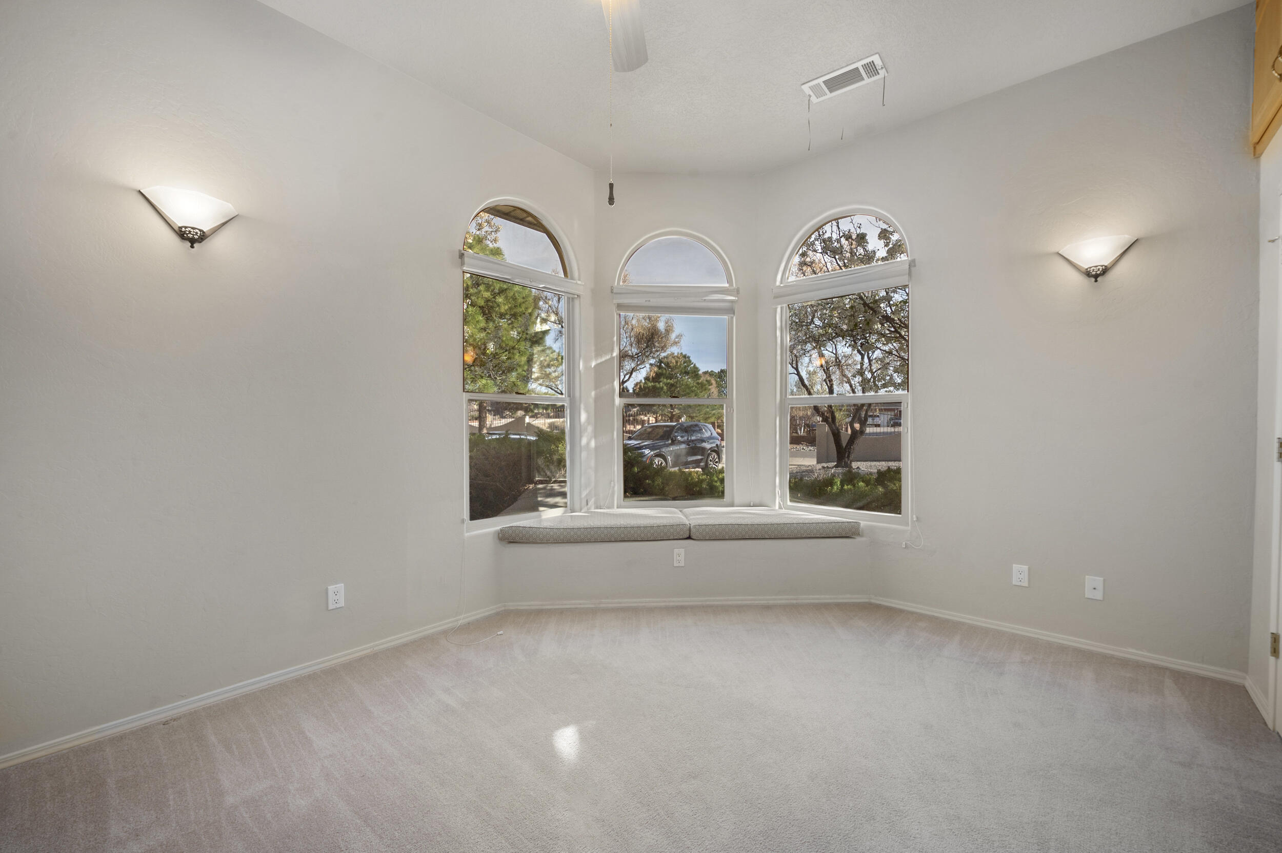 7301 Venice Avenue NE