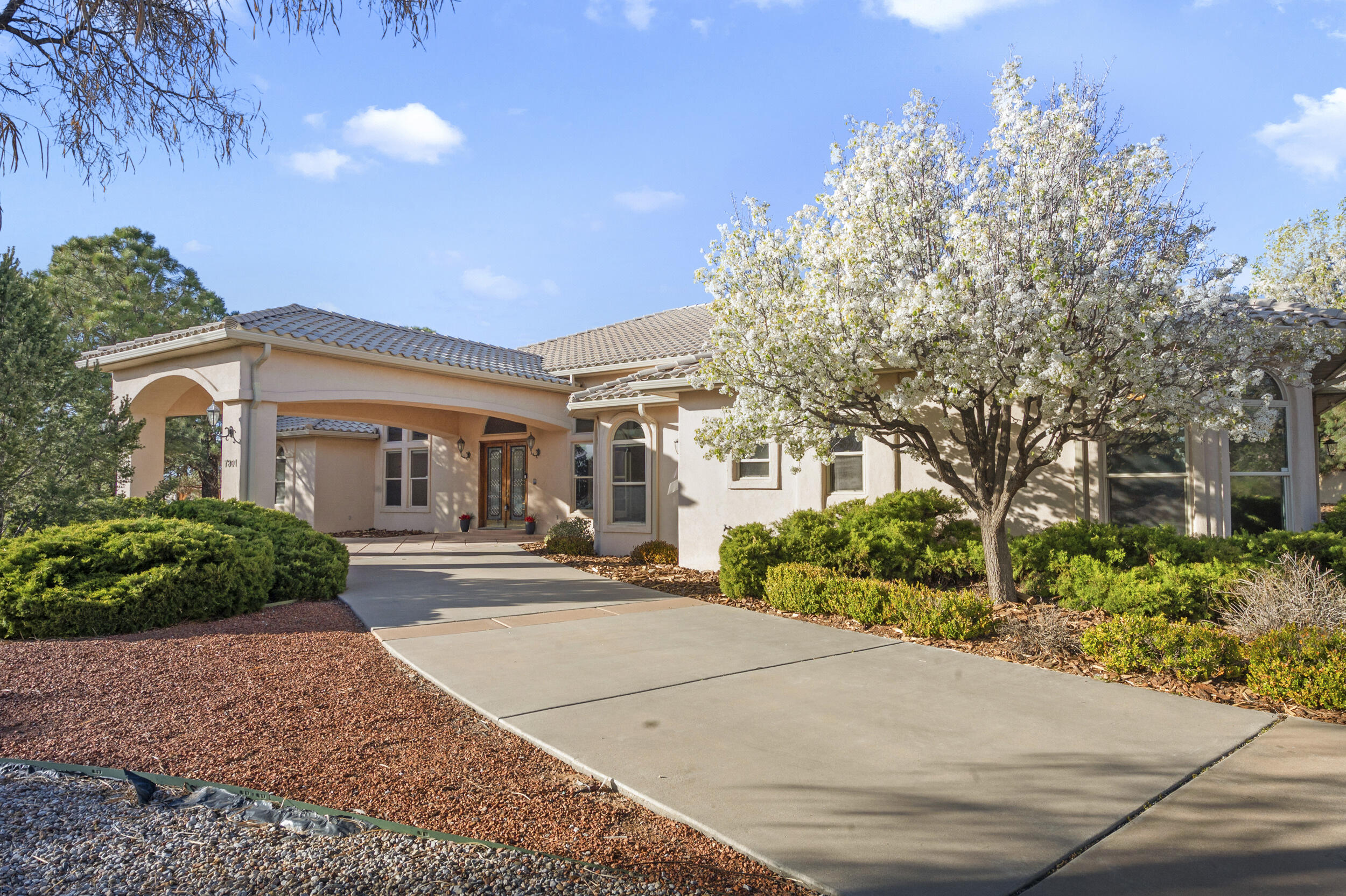 7301 Venice Avenue NE