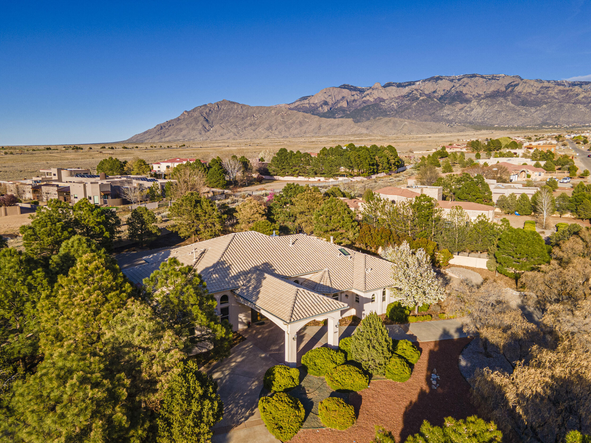 7301 Venice Avenue NE