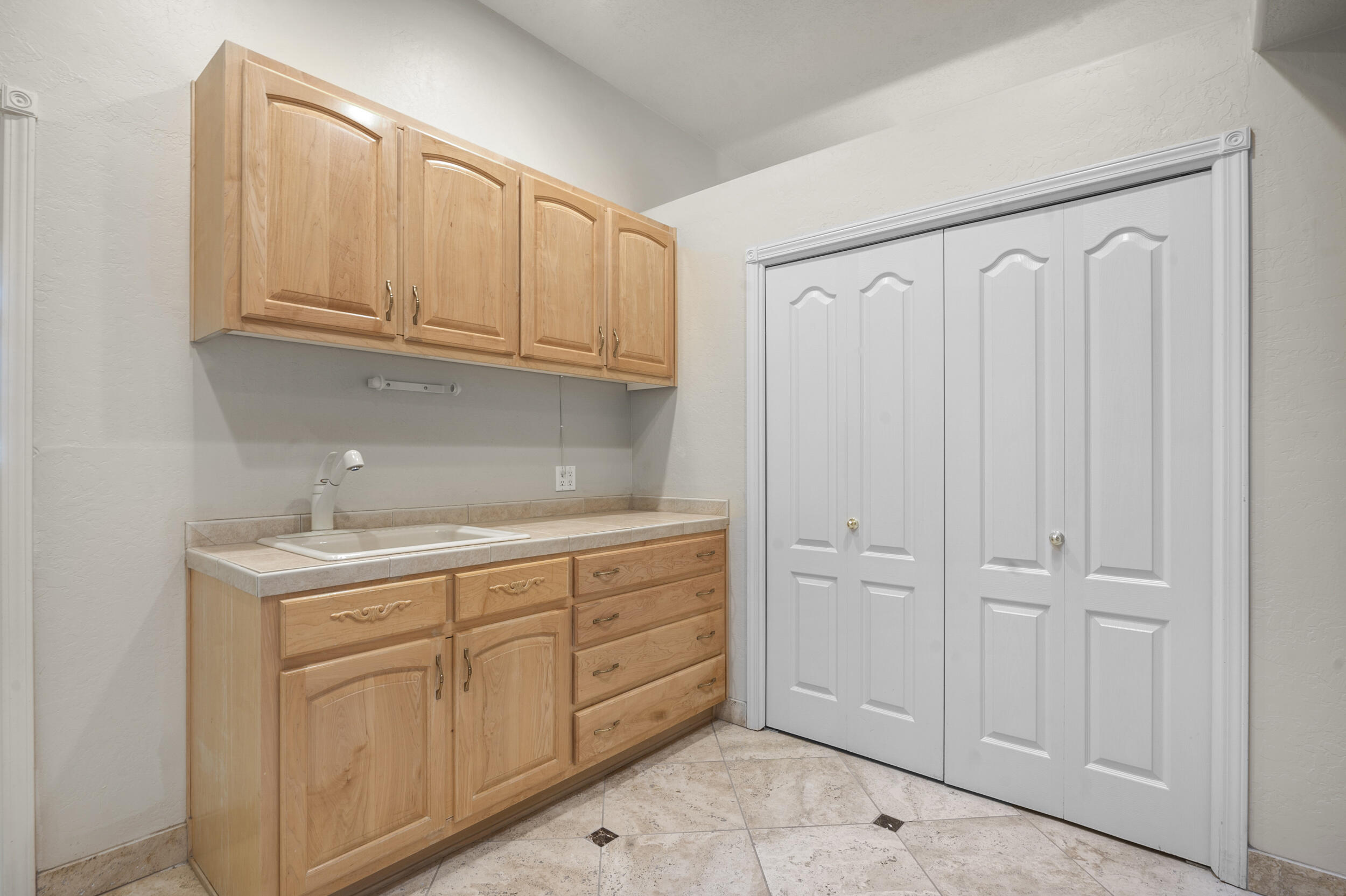 7301 Venice Avenue NE