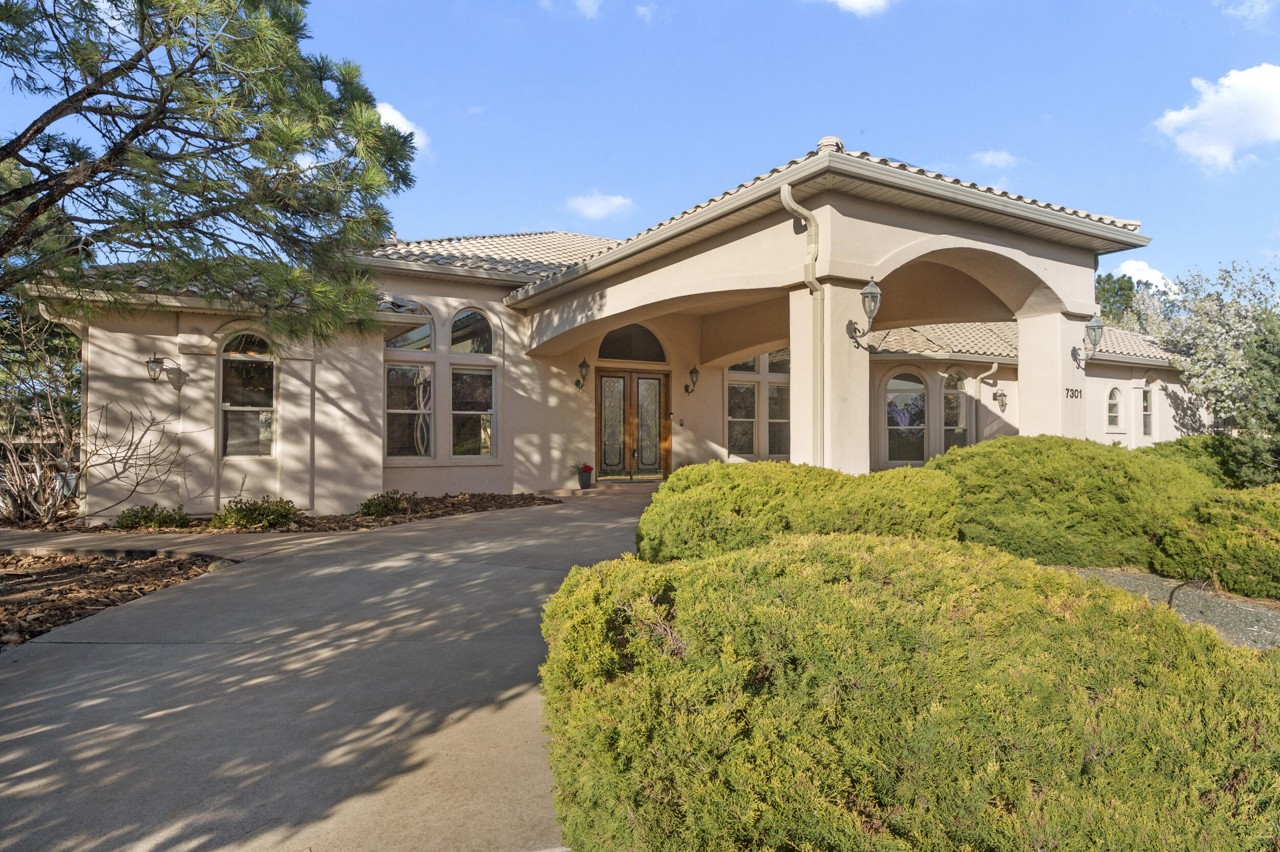 7301 Venice Avenue NE