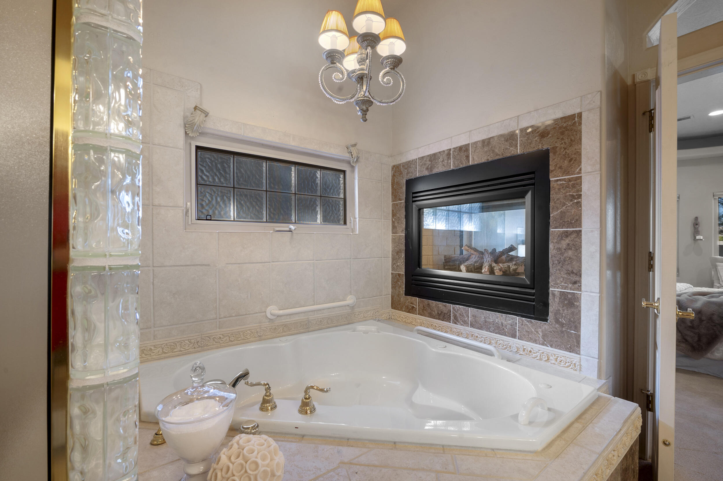 7301 Venice Avenue NE