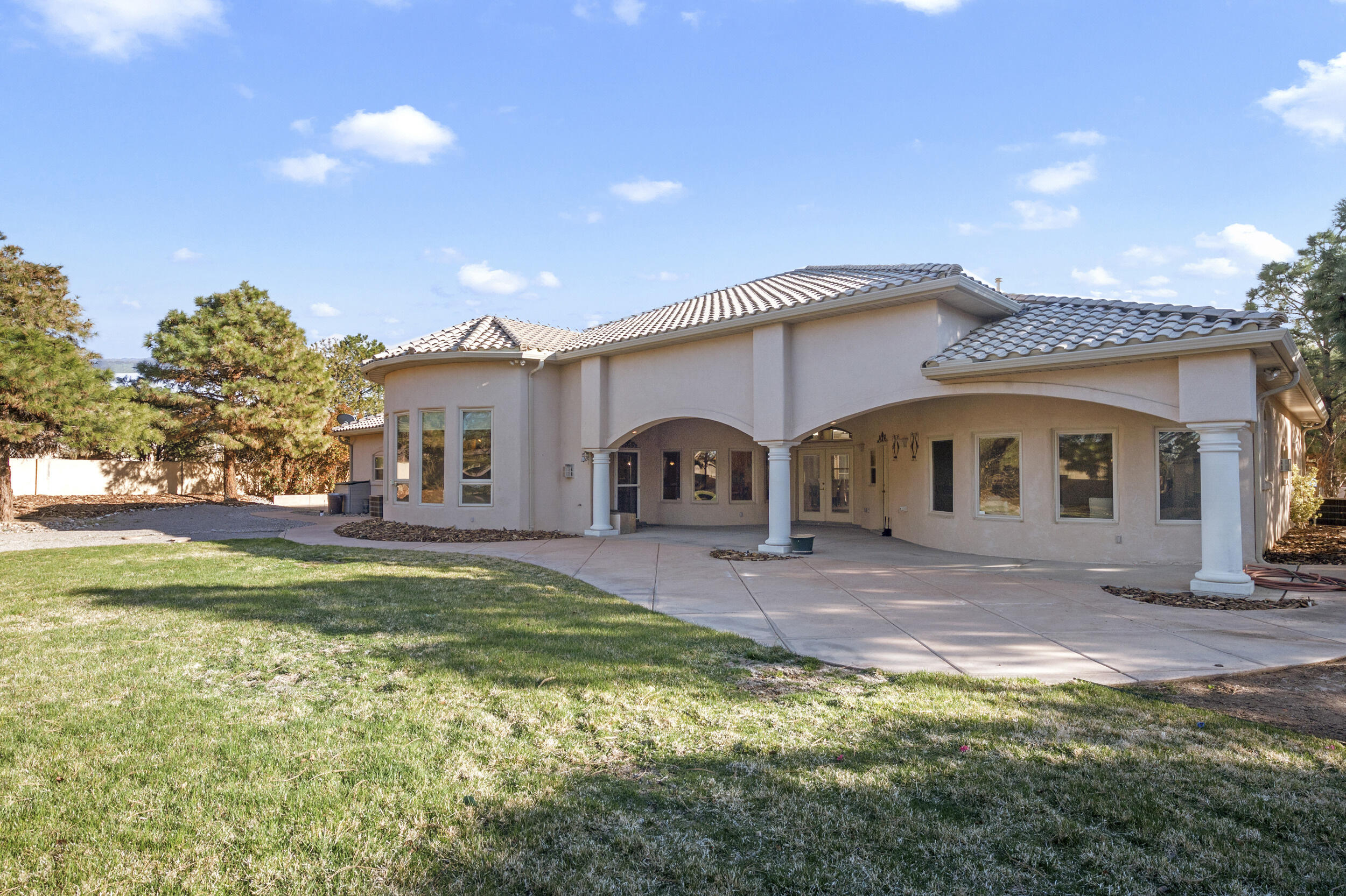 7301 Venice Avenue NE