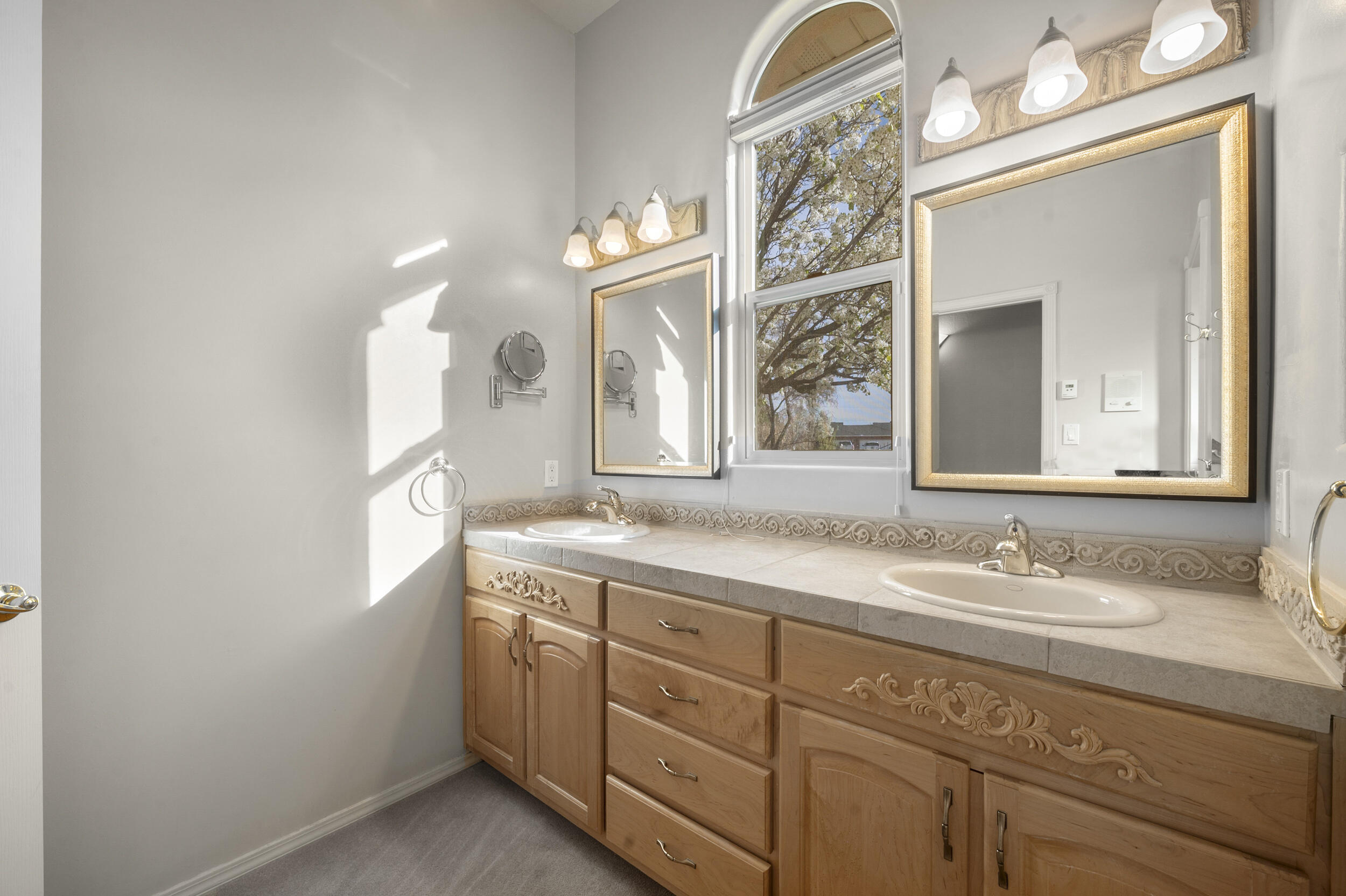 7301 Venice Avenue NE