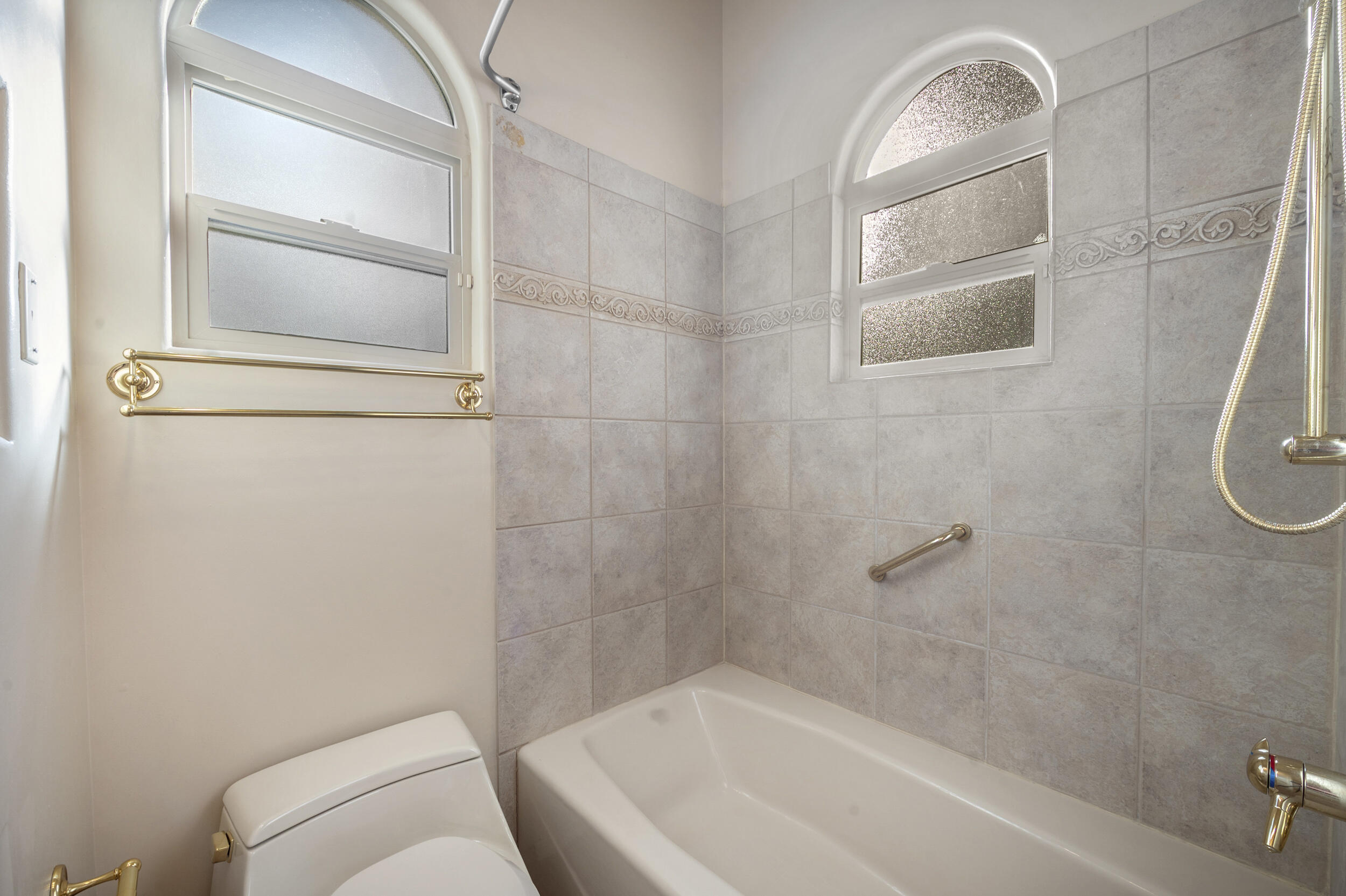 7301 Venice Avenue NE