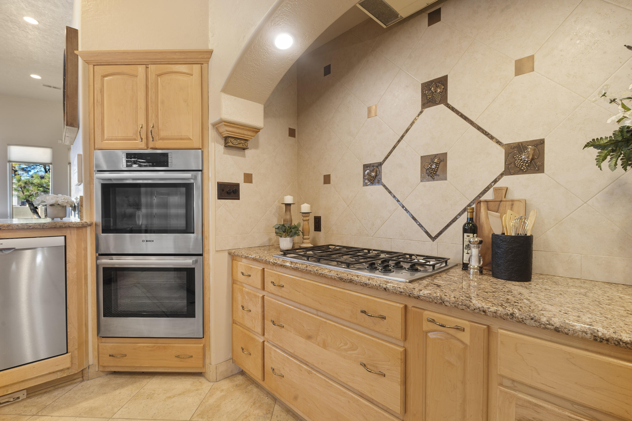 7301 Venice Avenue NE