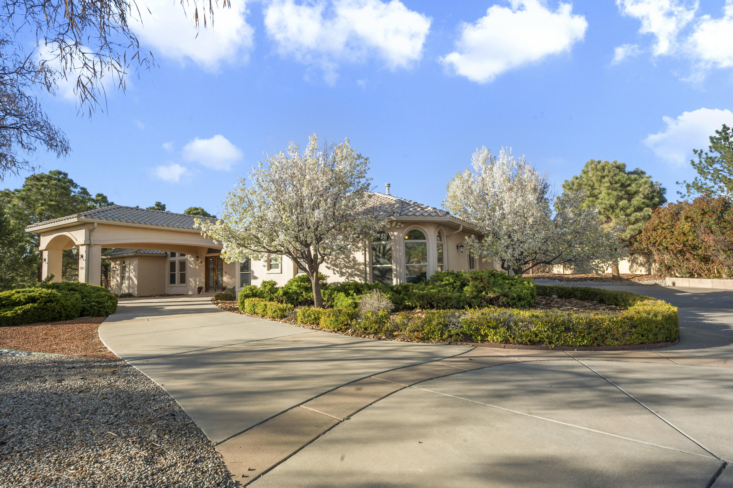 7301 Venice Avenue NE