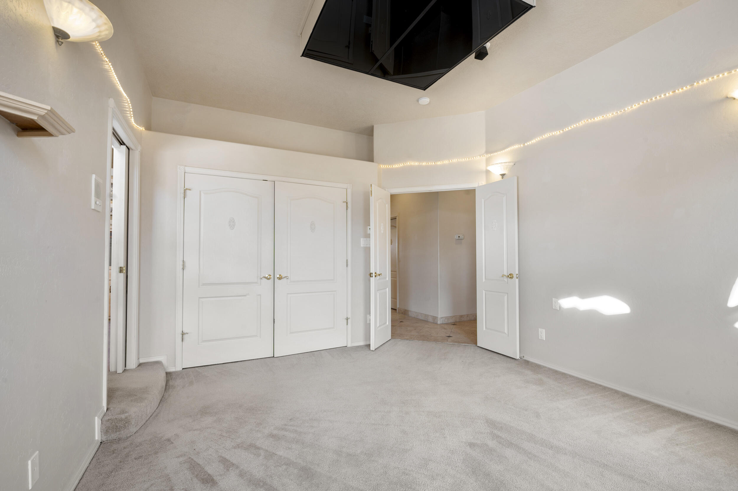 7301 Venice Avenue NE