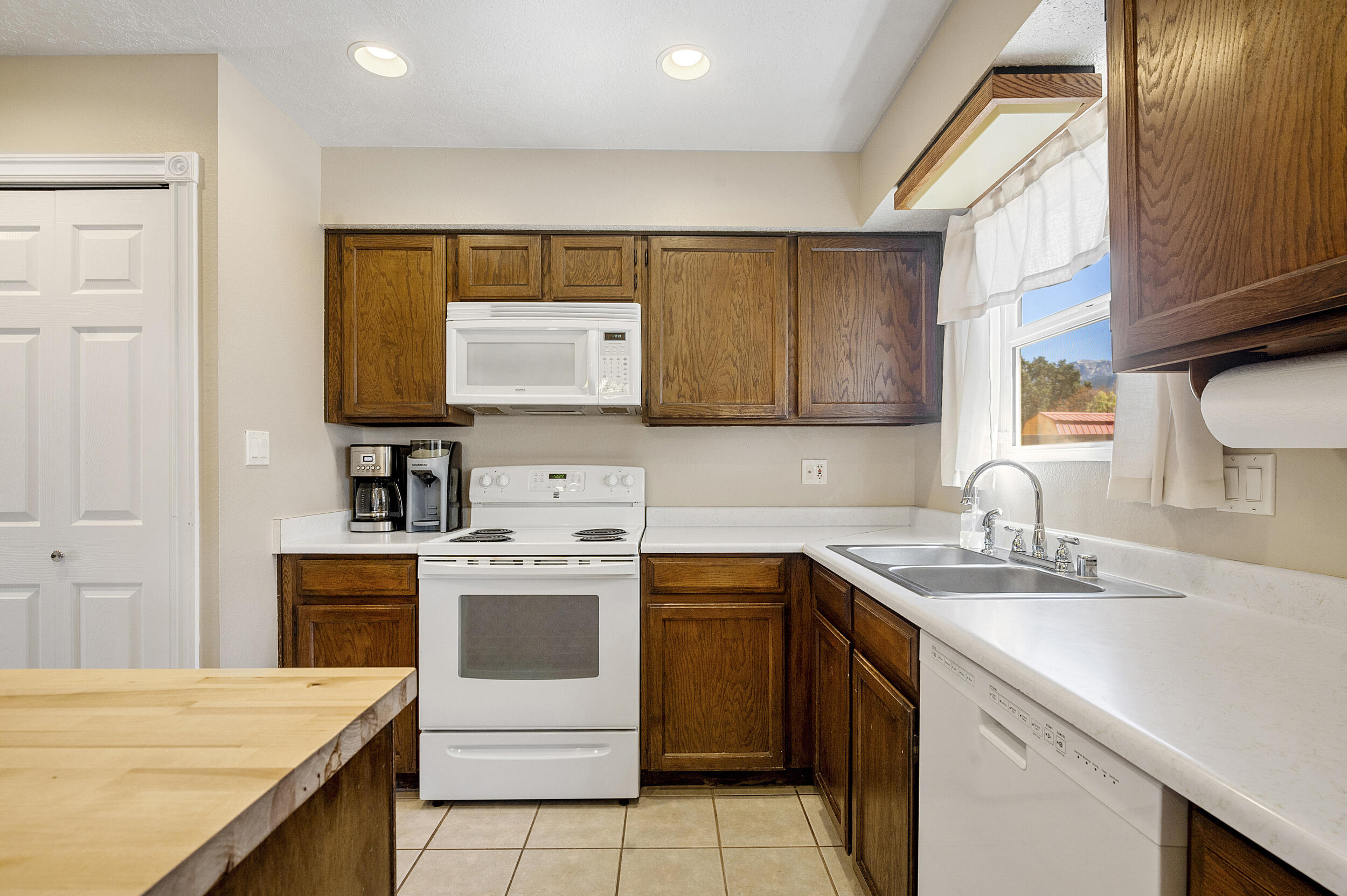 10420 Delicado Place NE