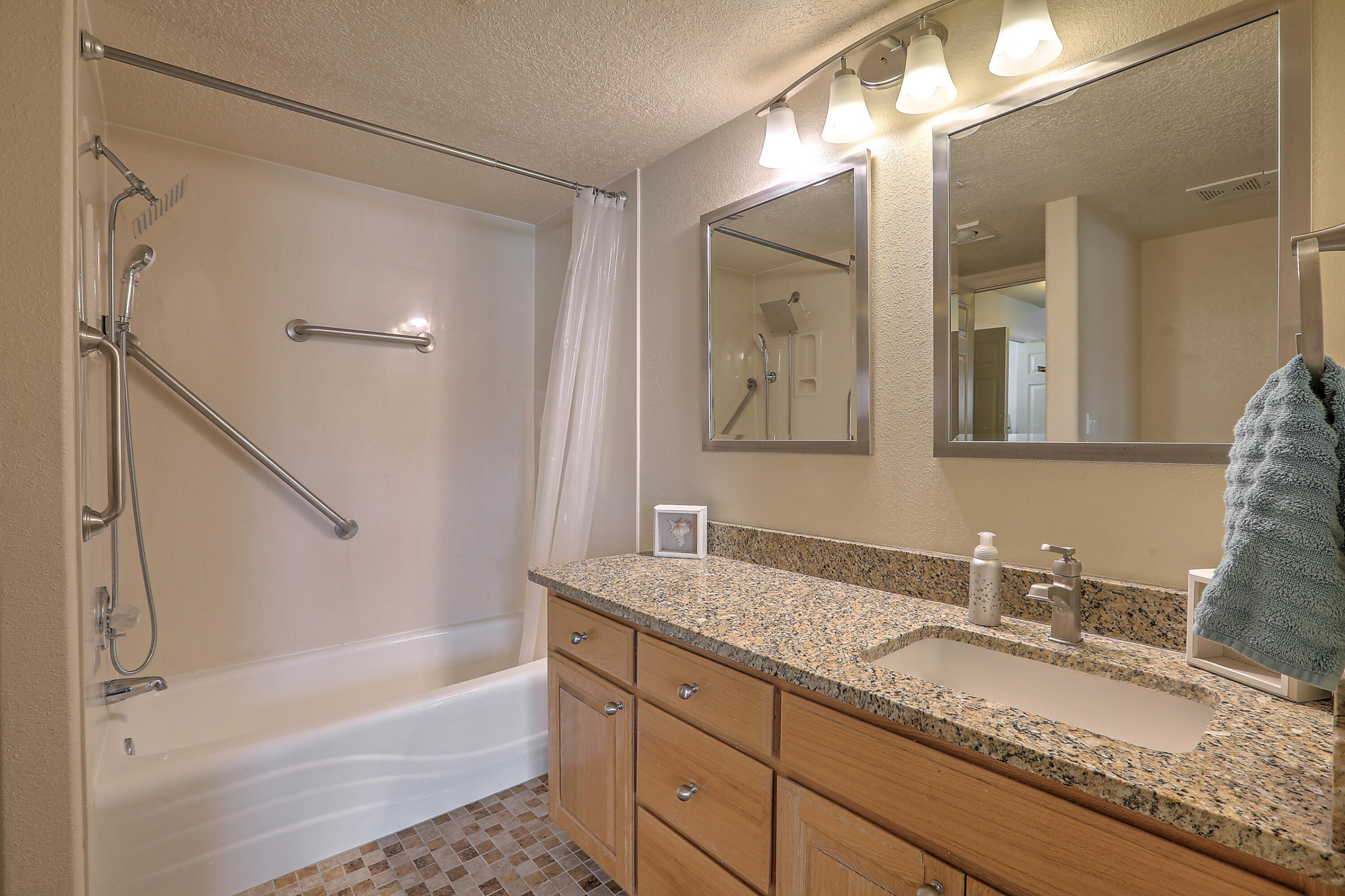 10060 Del Chaparral Court NE