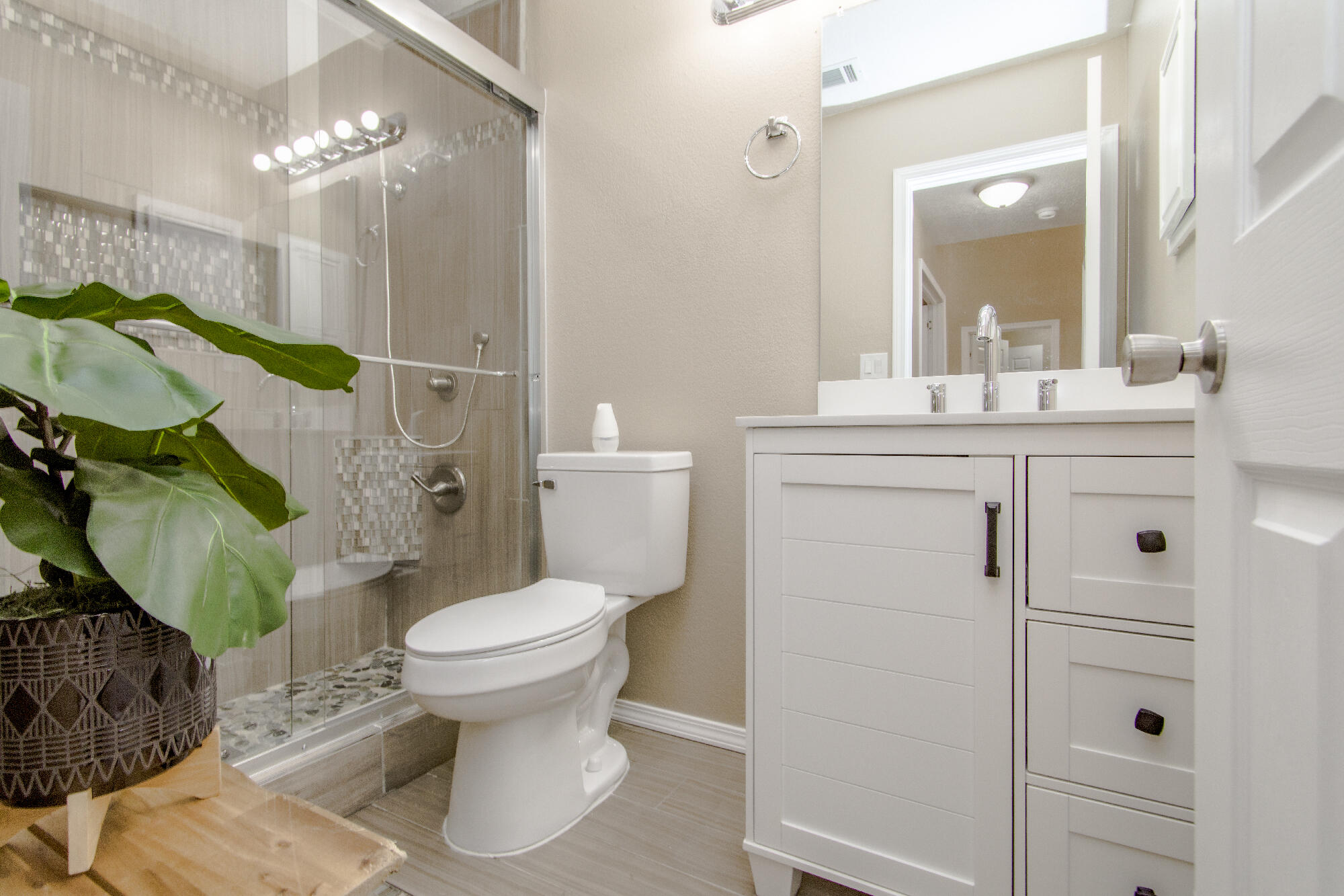 8016 Lyndsi Avenue NW