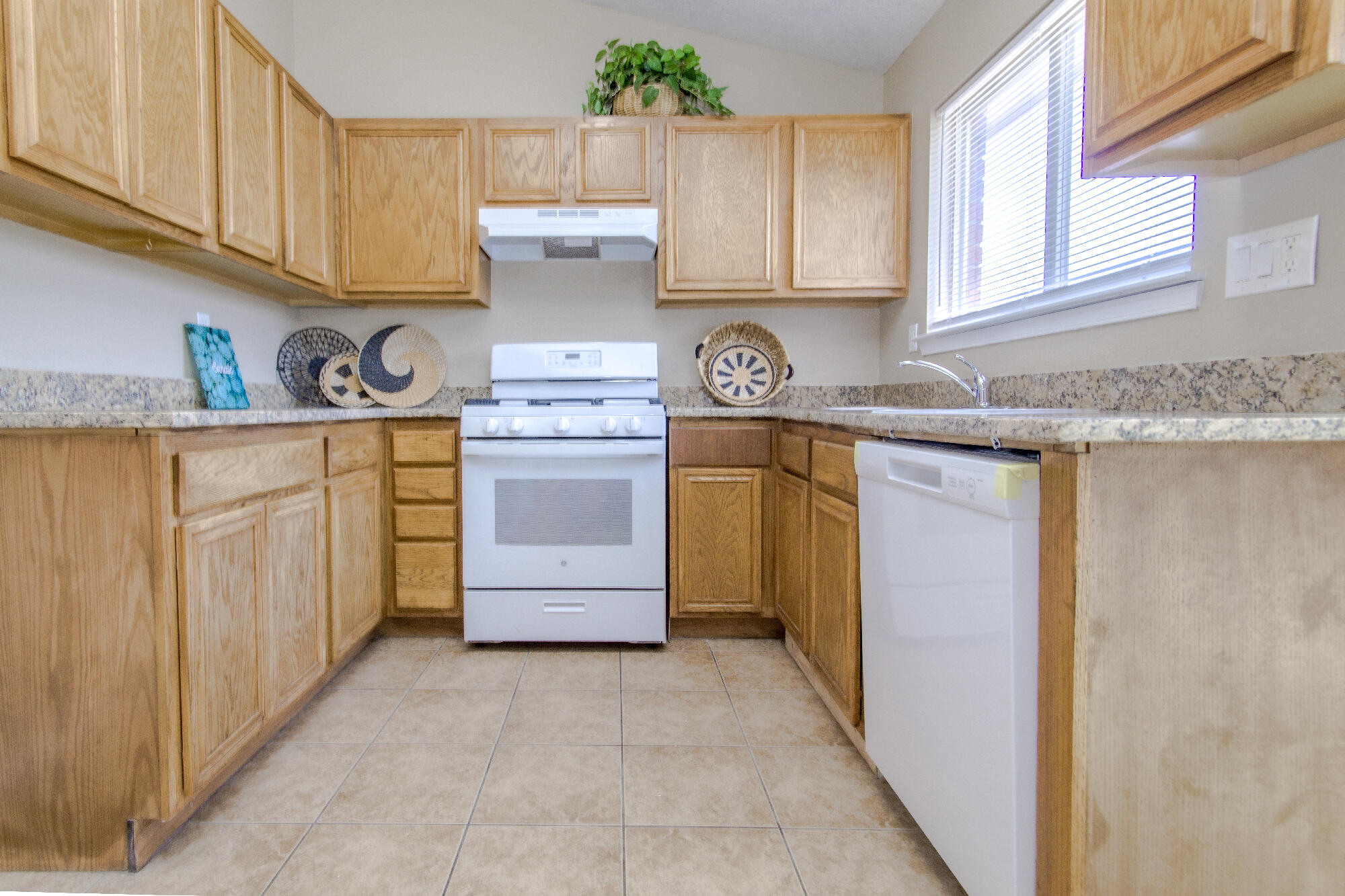 8016 Lyndsi Avenue NW