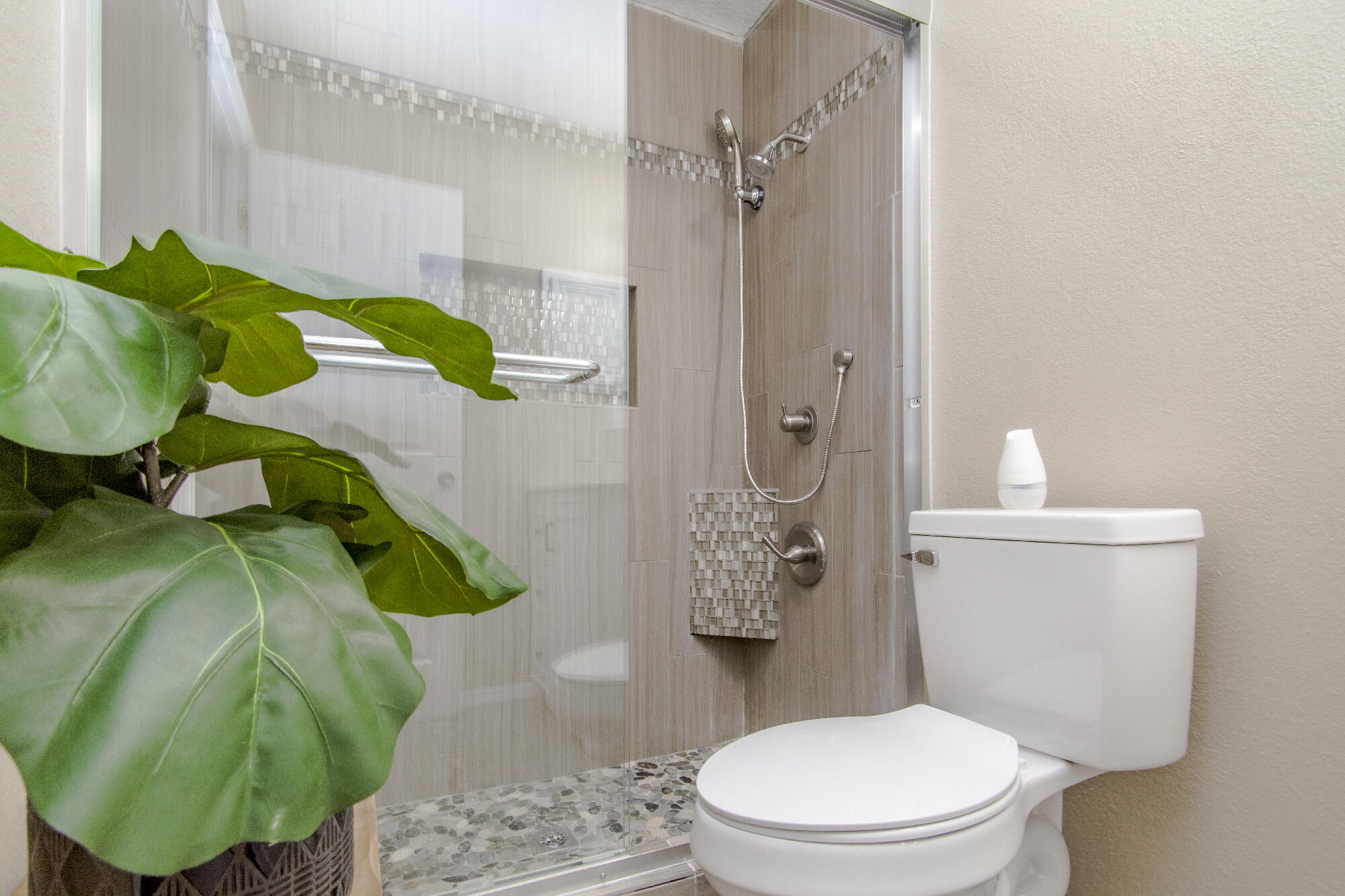 8016 Lyndsi Avenue NW