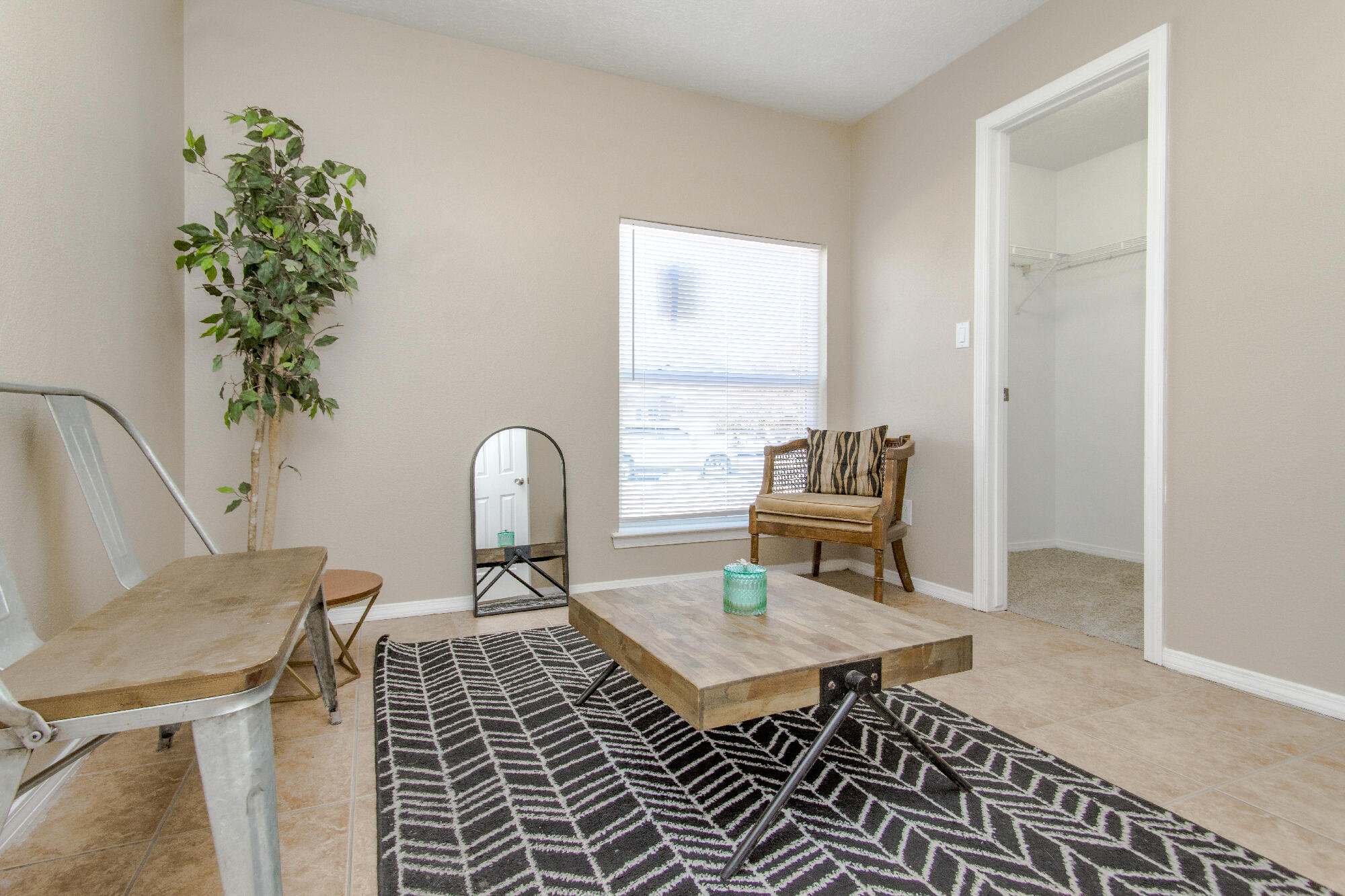 8016 Lyndsi Avenue NW