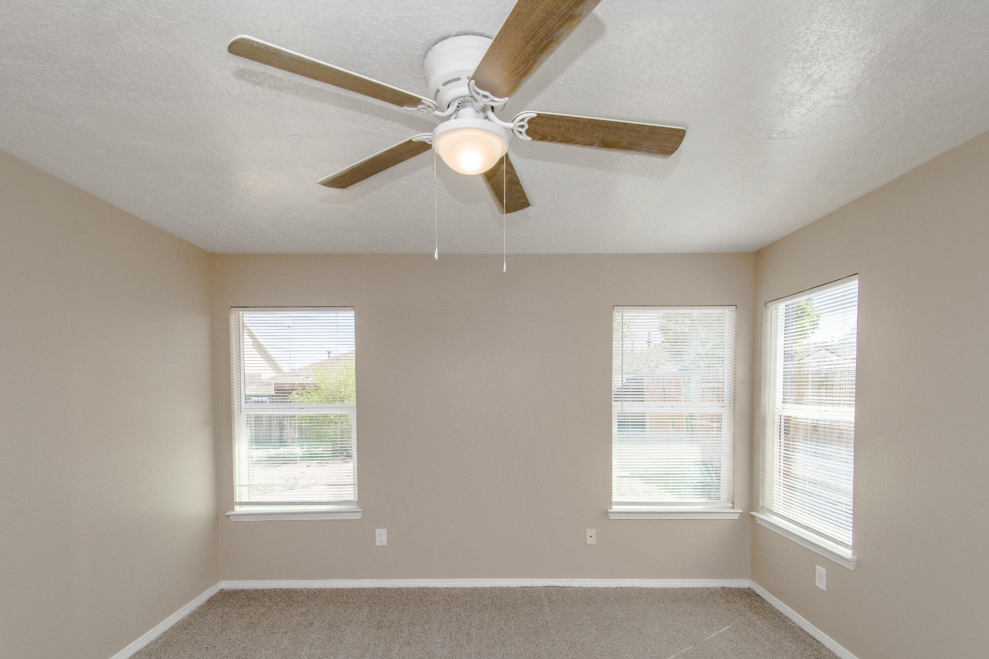 8016 Lyndsi Avenue NW