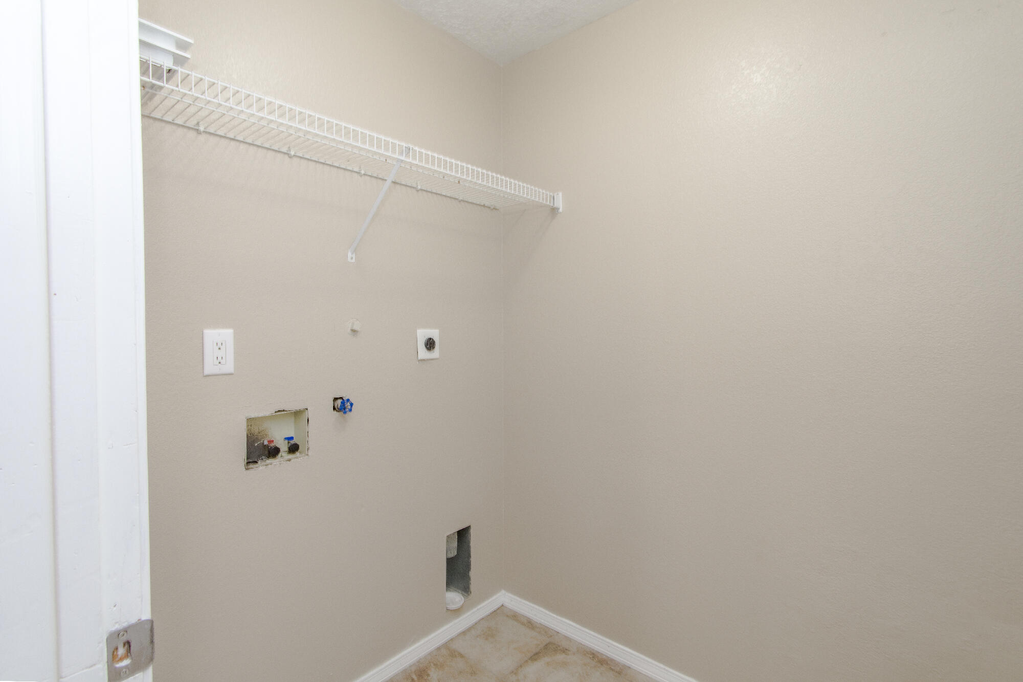 8016 Lyndsi Avenue NW