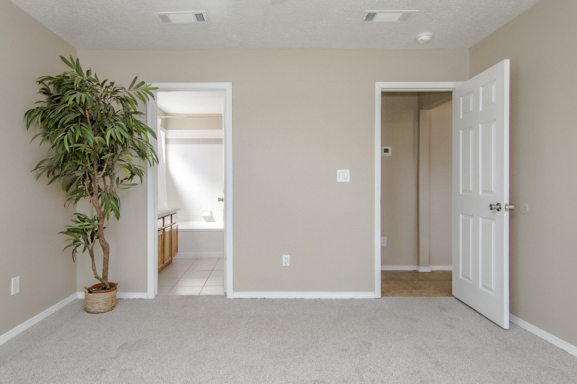 8016 Lyndsi Avenue NW