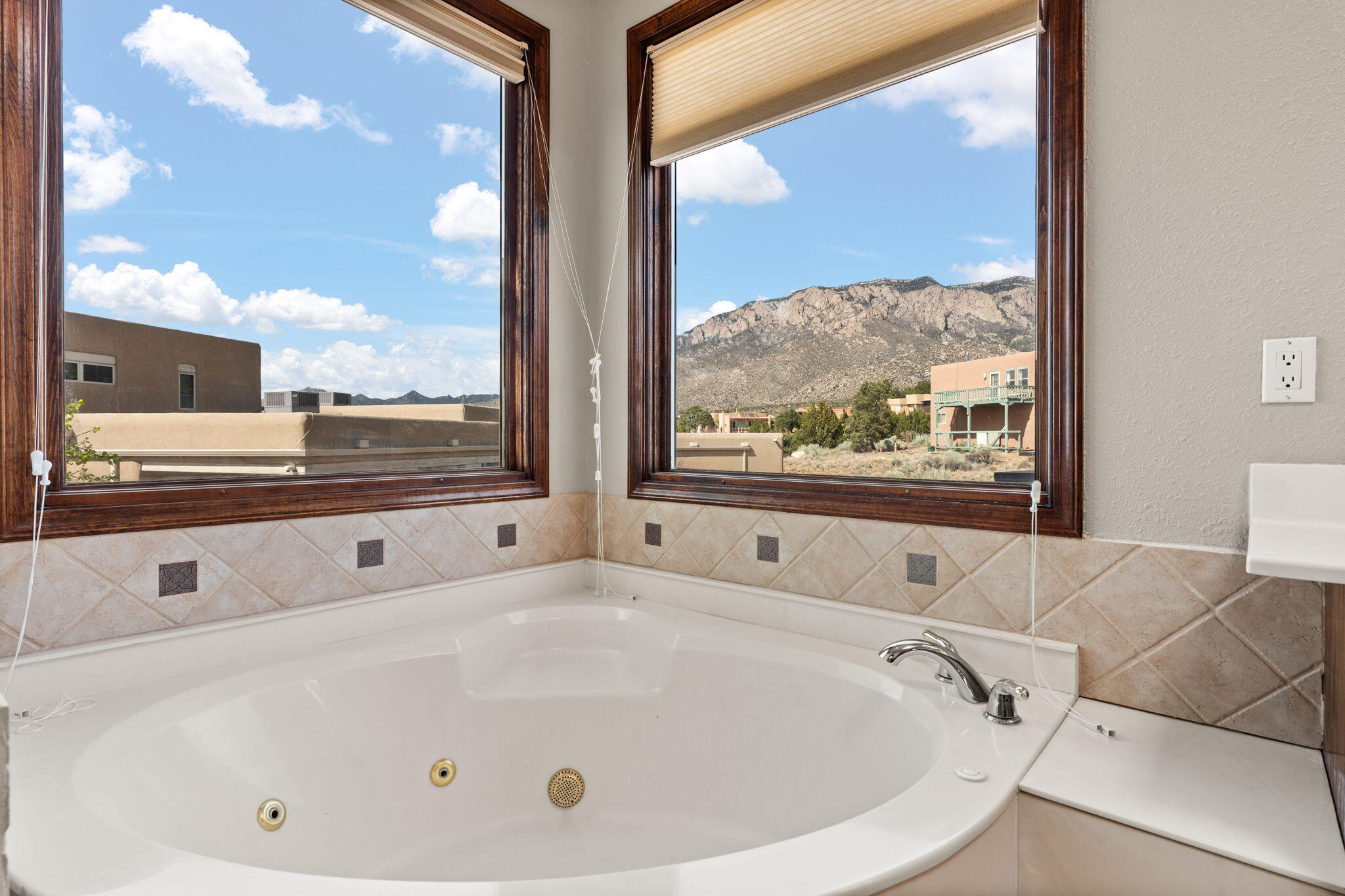 1411 Bluebell Place NE