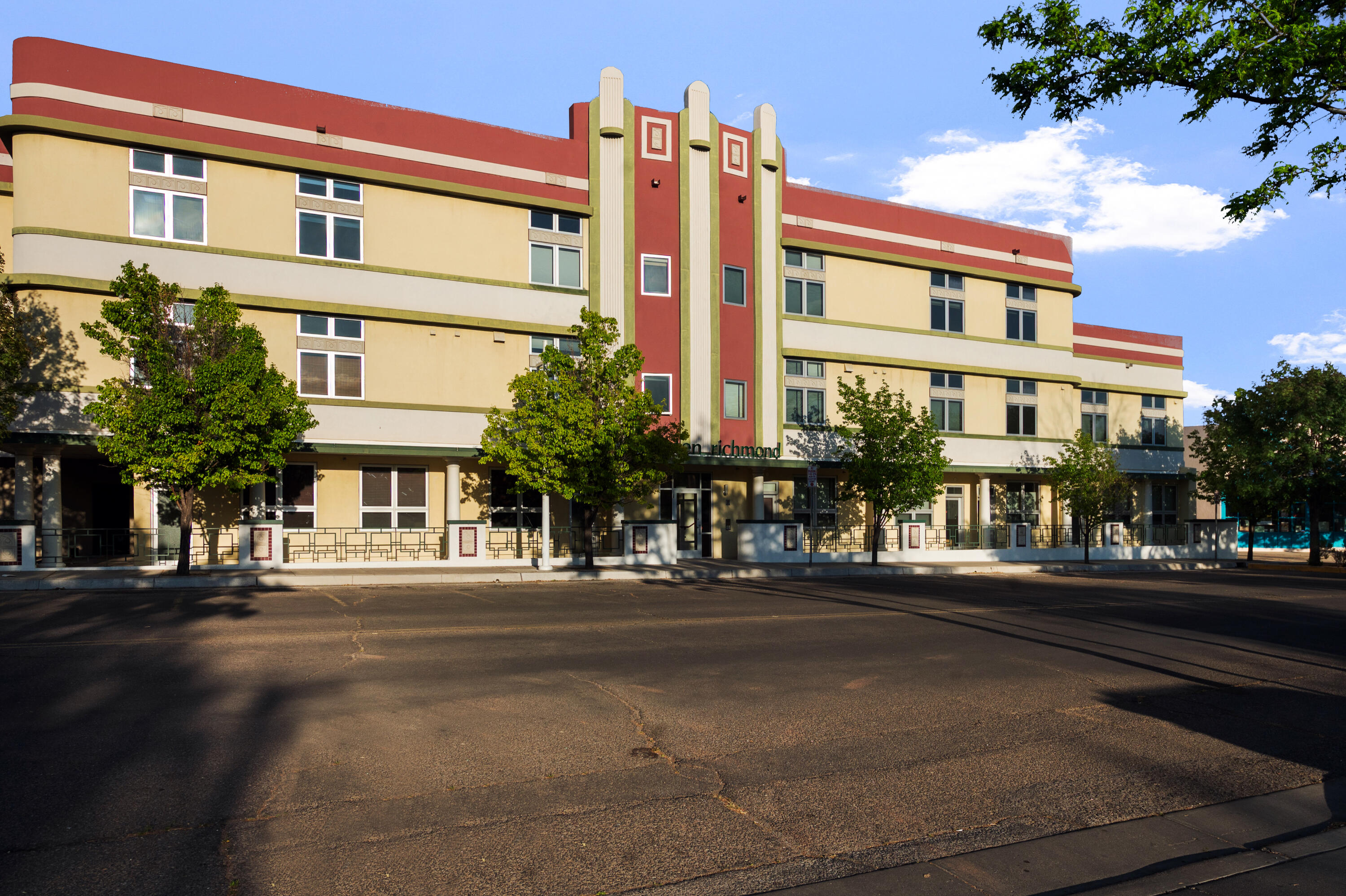 110 Richmond Drive SE 202