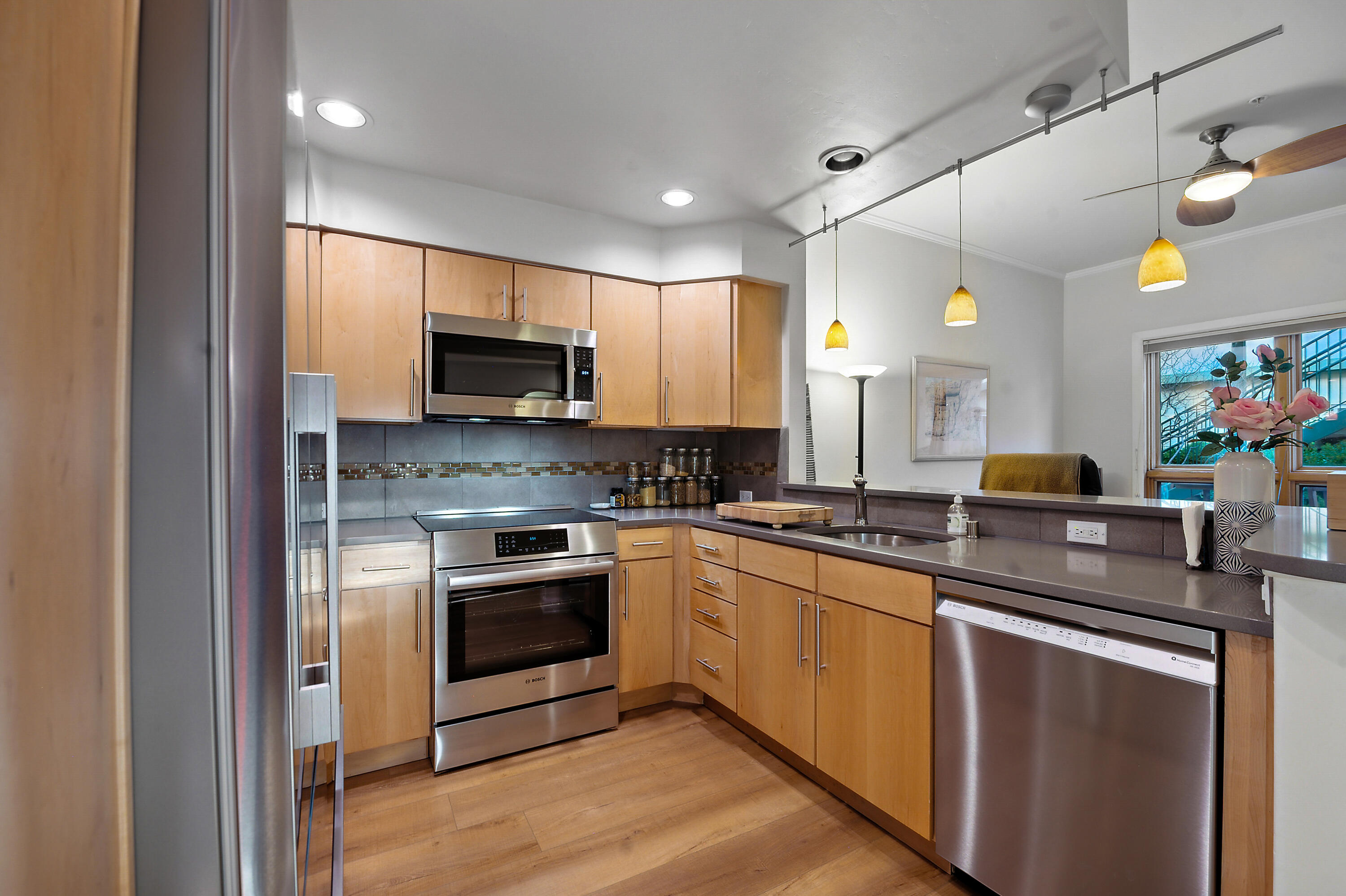 110 Richmond Drive SE 202