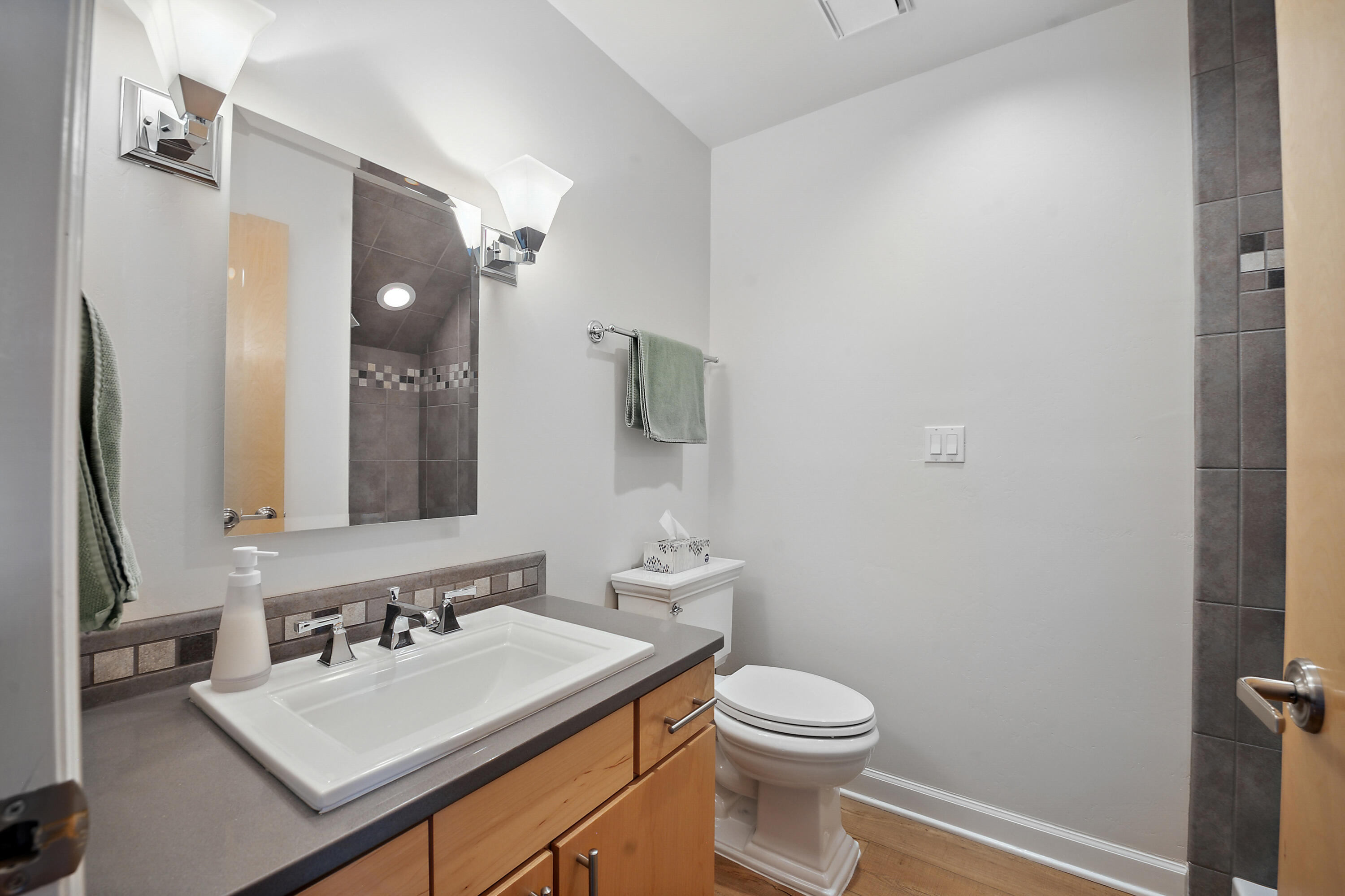 110 Richmond Drive SE 202