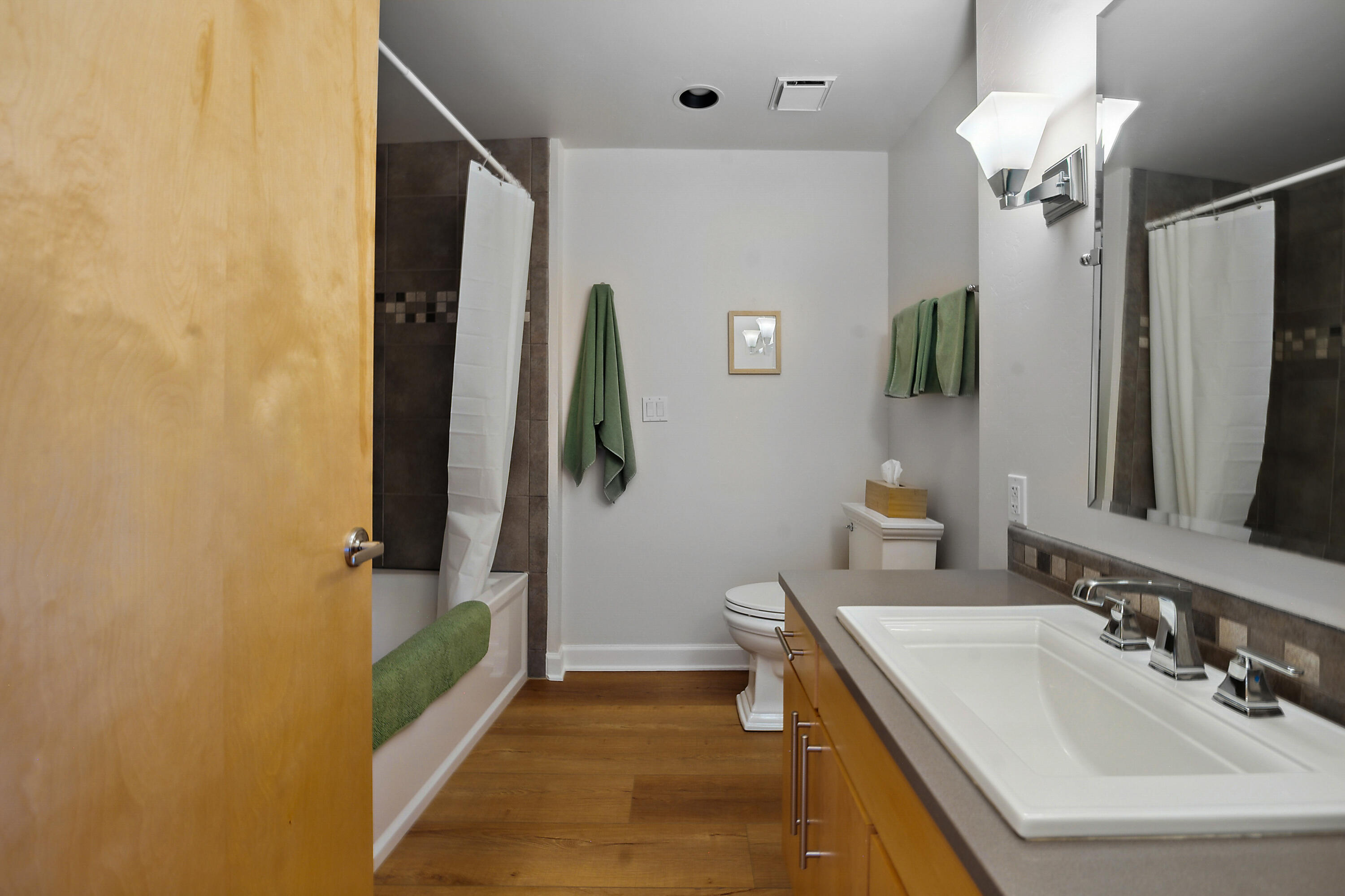 110 Richmond Drive SE 202