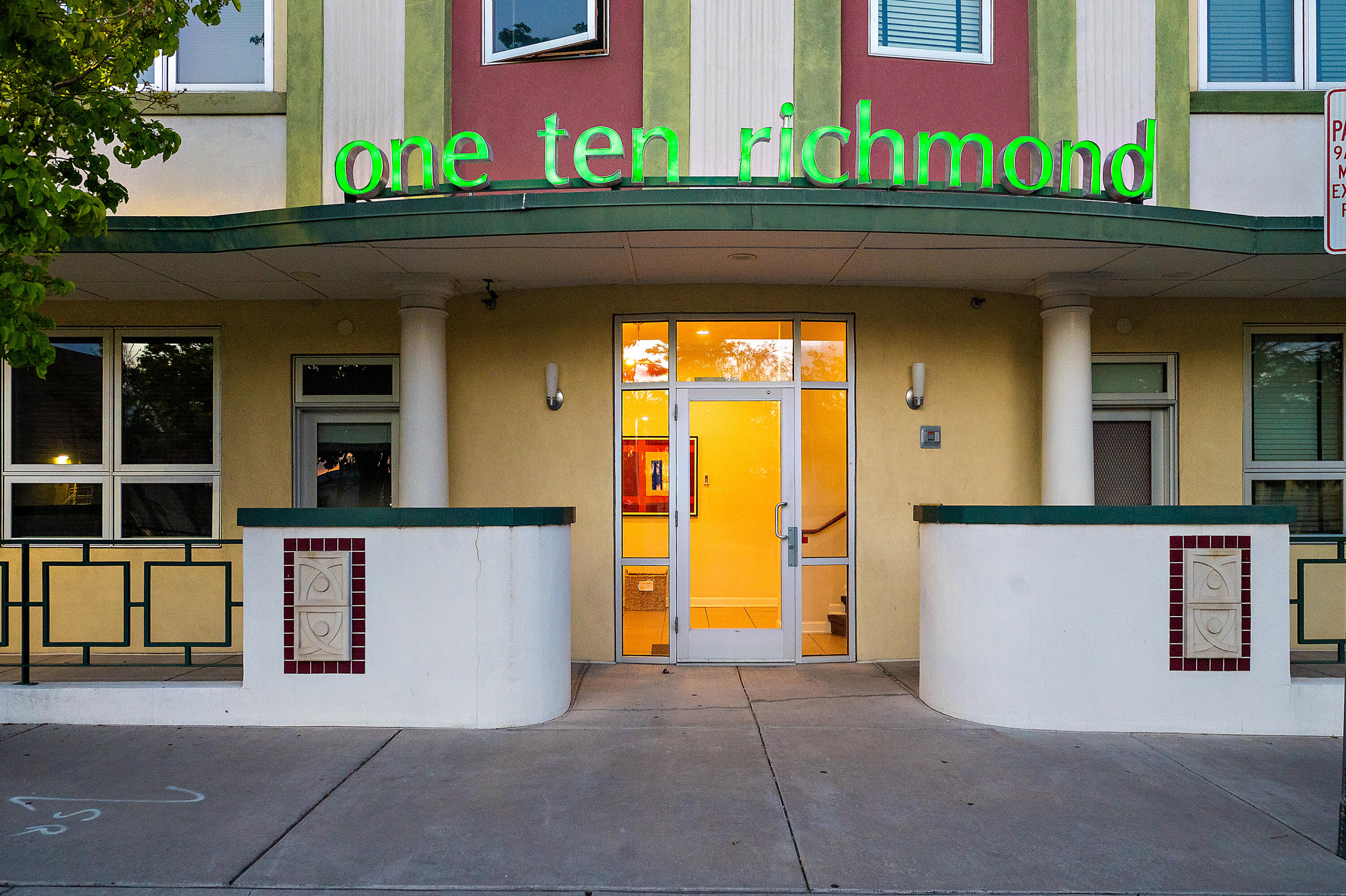 110 Richmond Drive SE 202