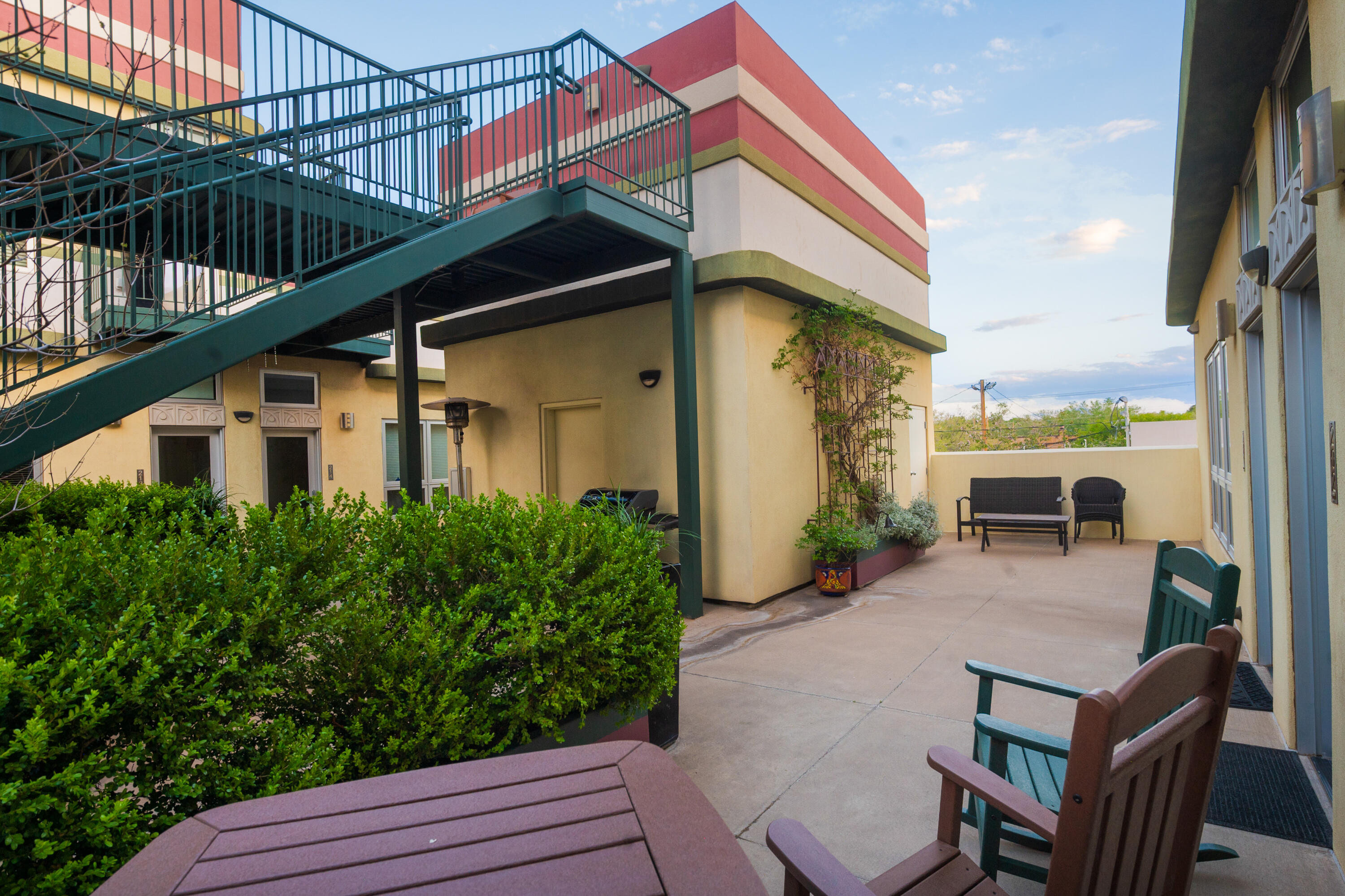 110 Richmond Drive SE 202