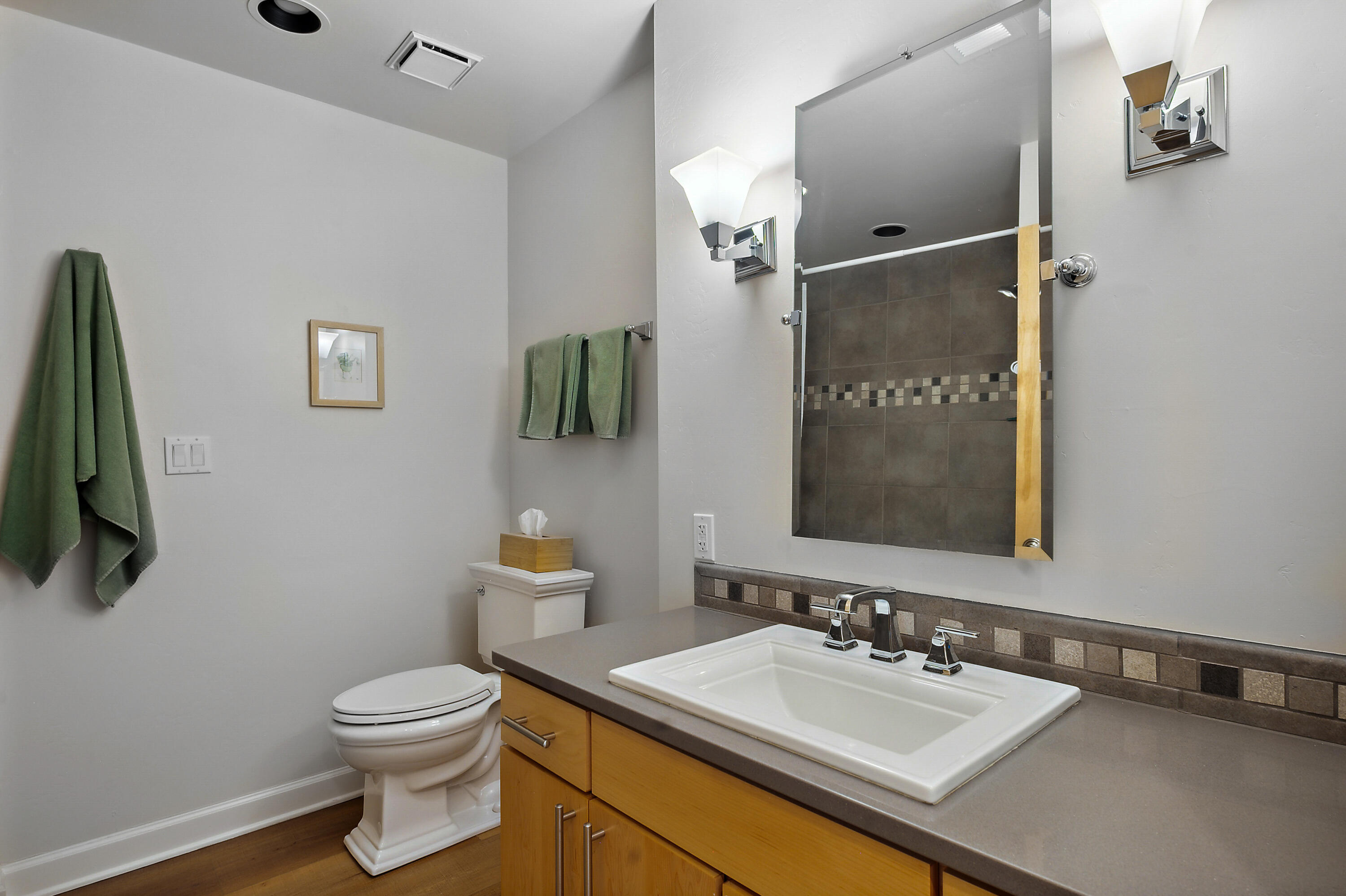 110 Richmond Drive SE 202