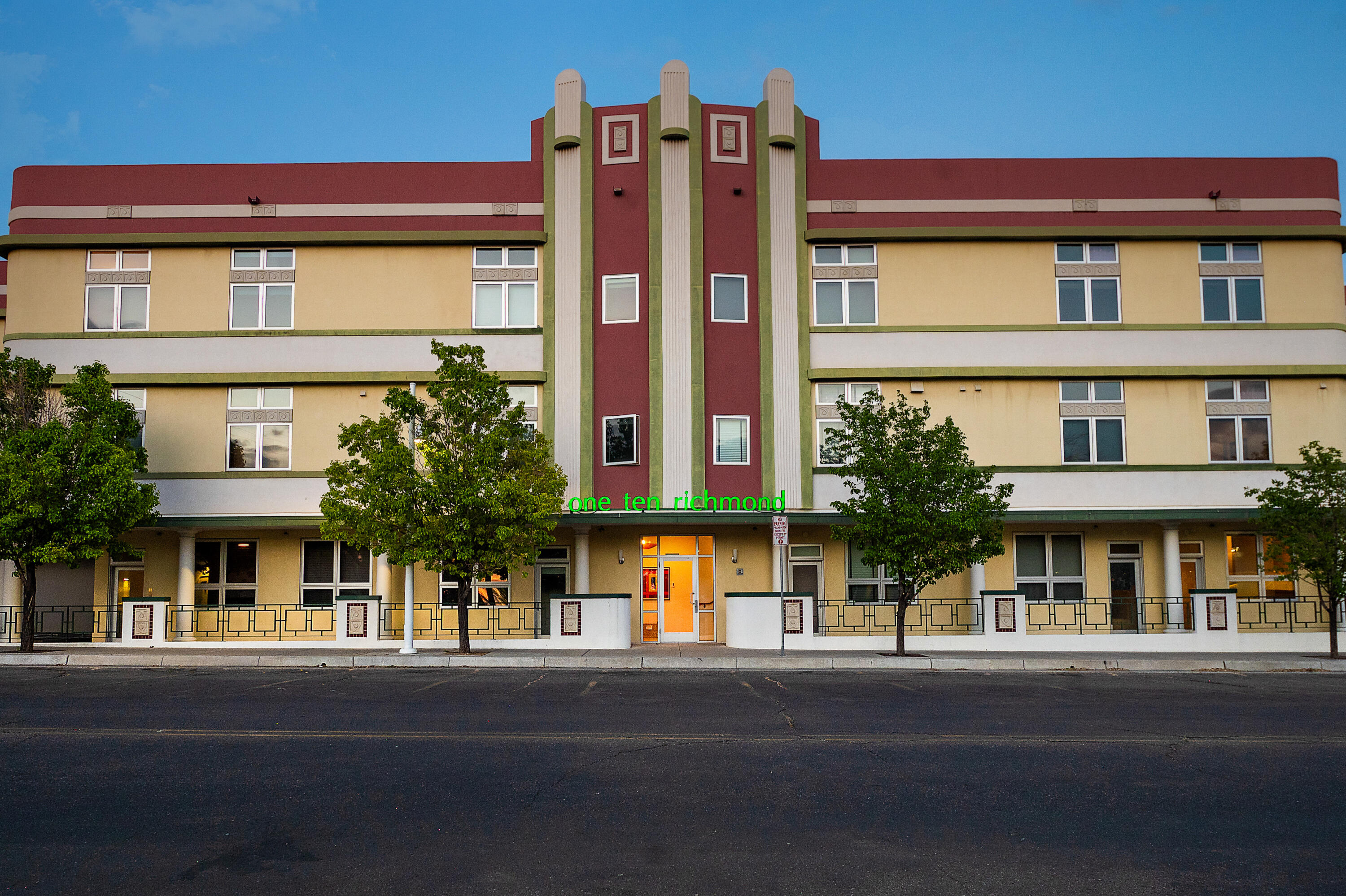 110 Richmond Drive SE 202