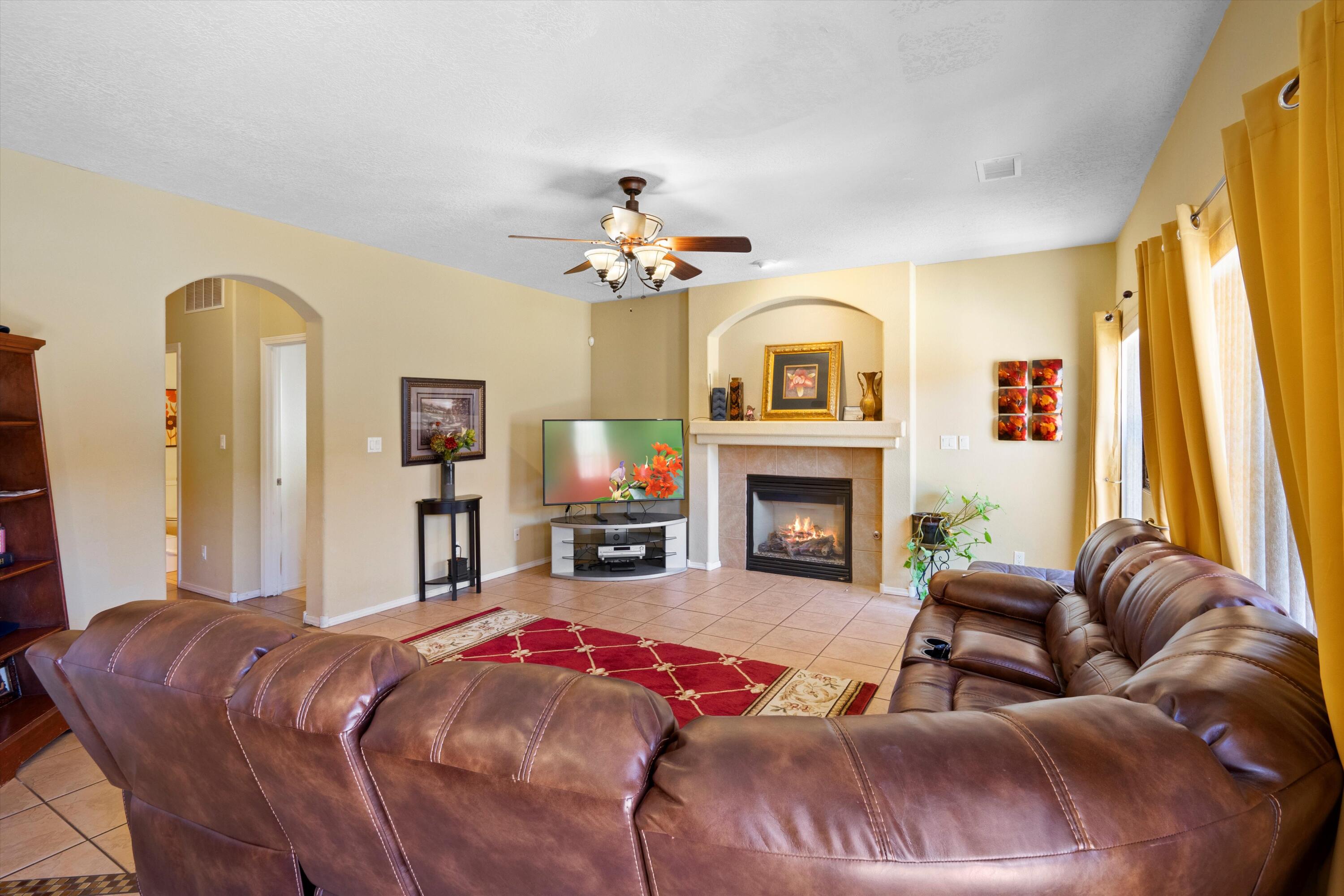 1267 Mirador Loop NE