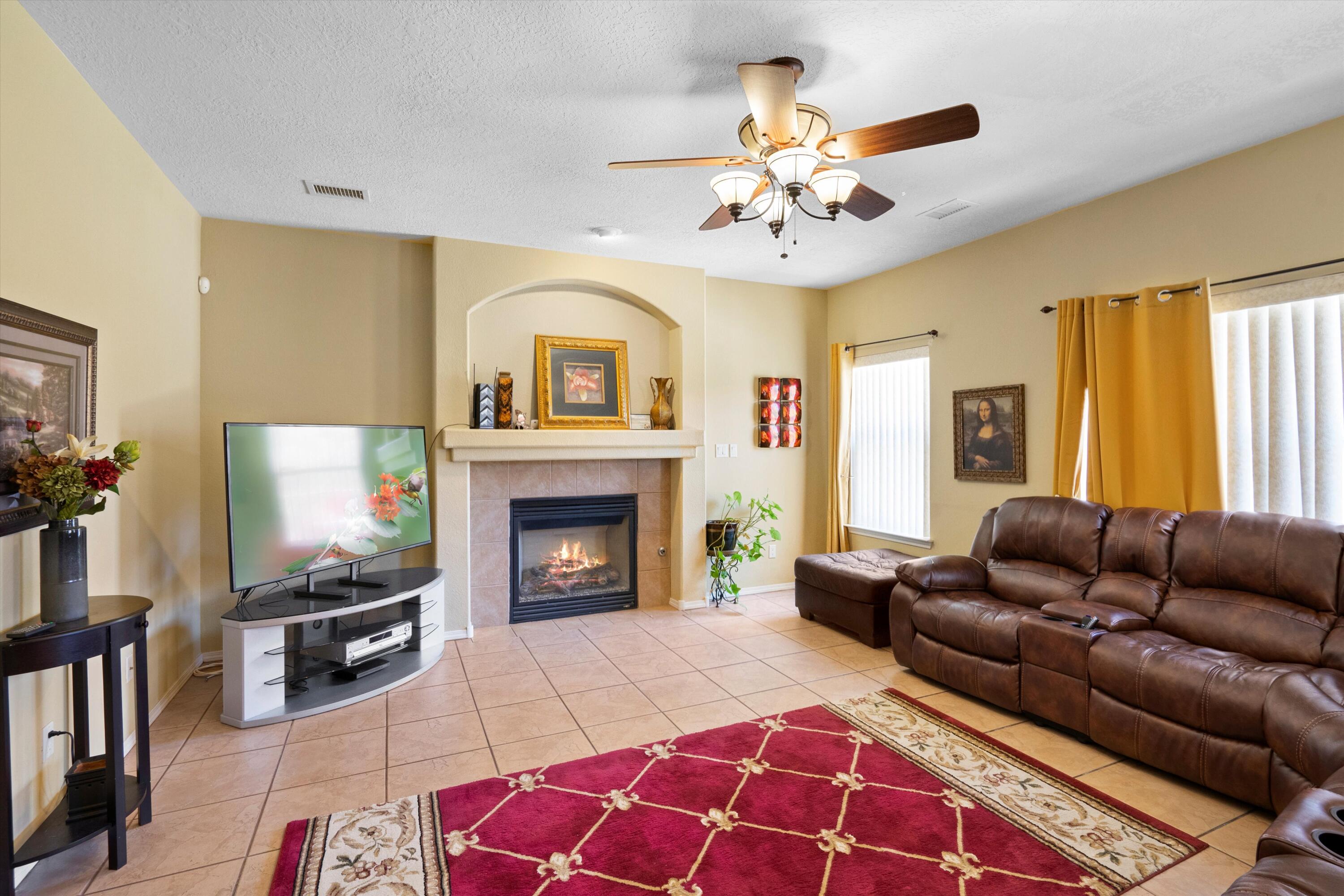1267 Mirador Loop NE